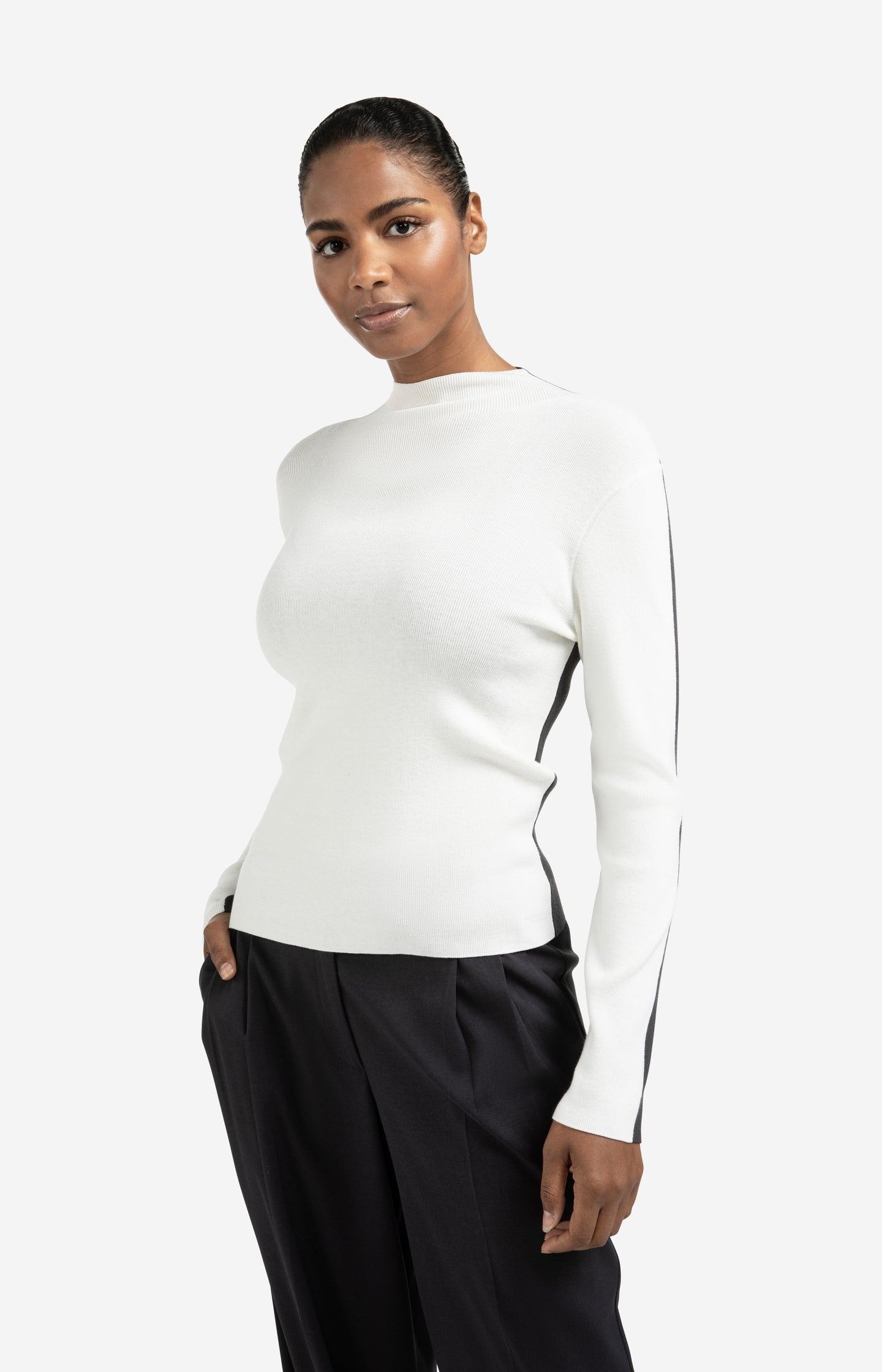Top with two-tone design and long sleeves