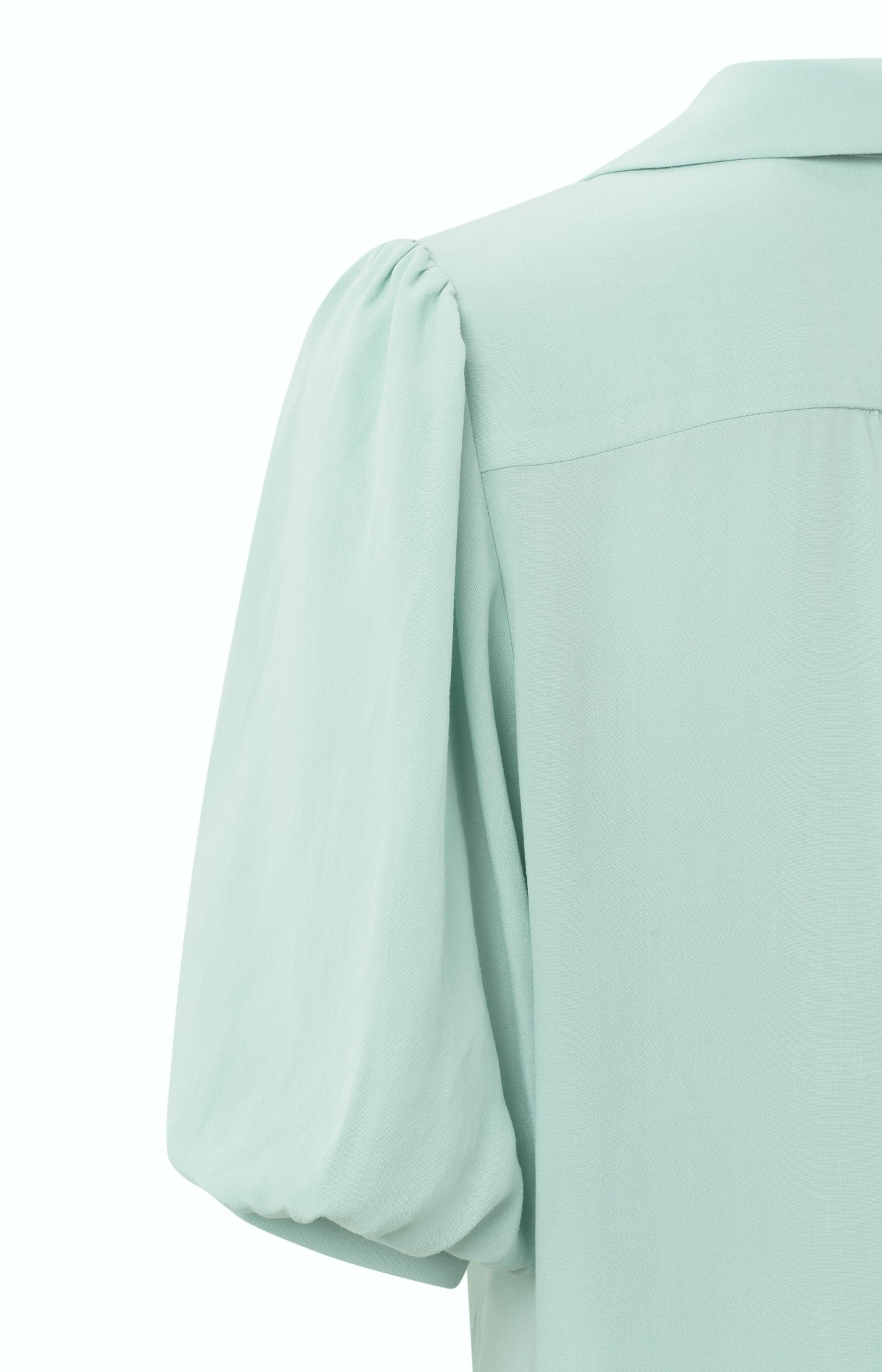 Top with V-neck, half puff sleeves and collar in supple fit