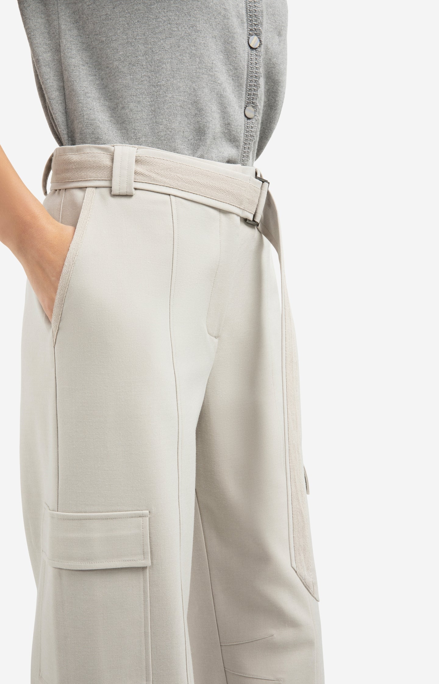 Trousers with cargo pockets, wide legs and matching belt - Grey