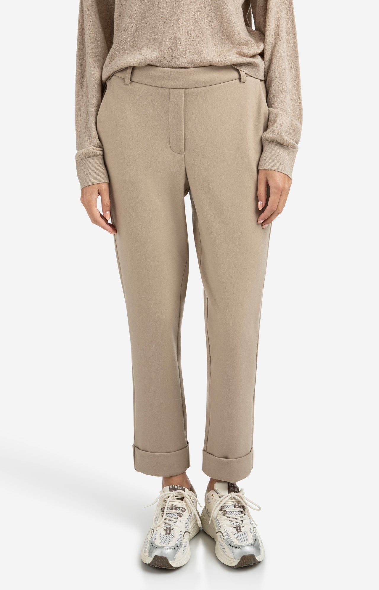 Trousers with elastic waistband and turned-up hem