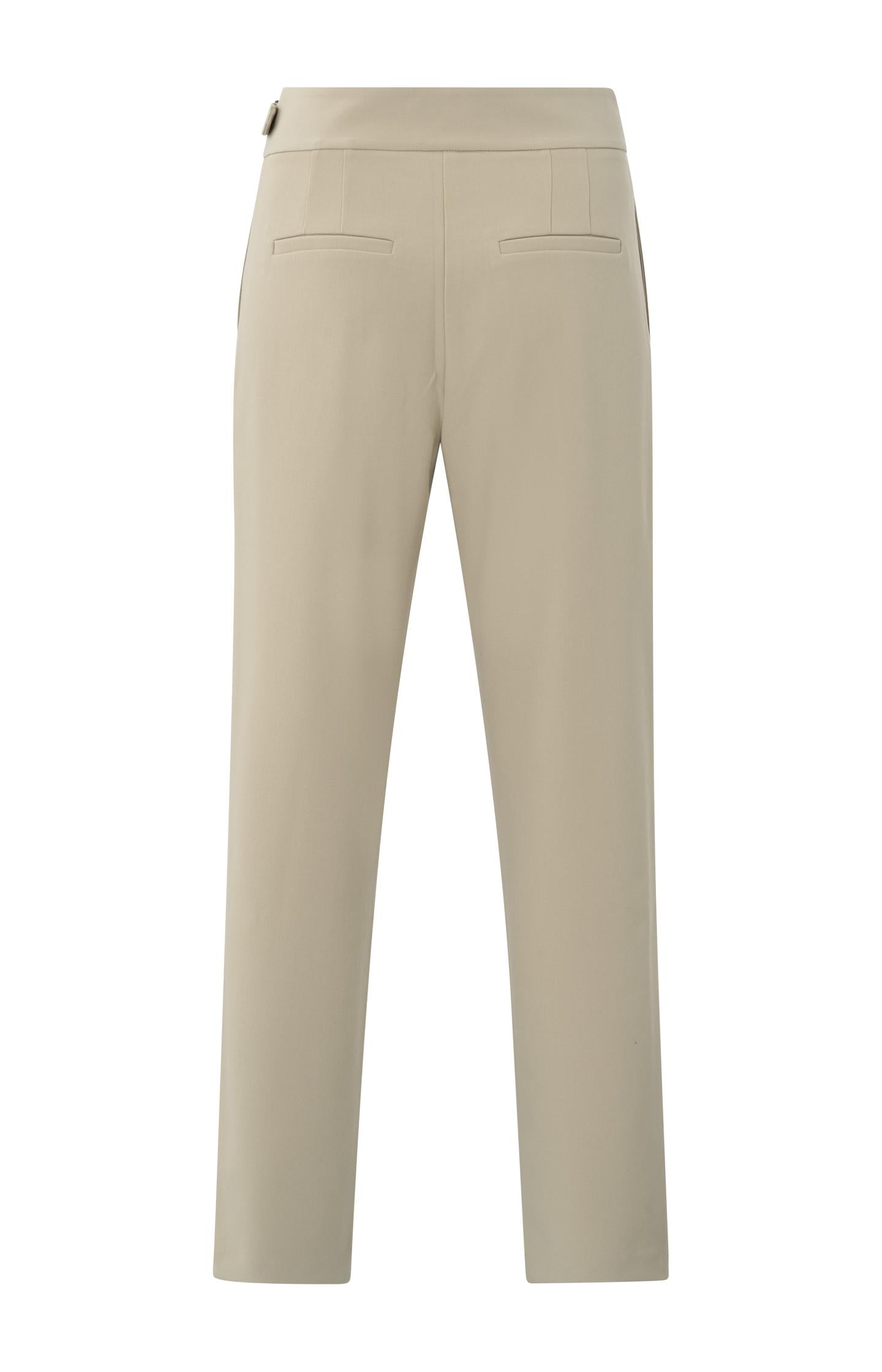 Trousers with high waist and buckle closure