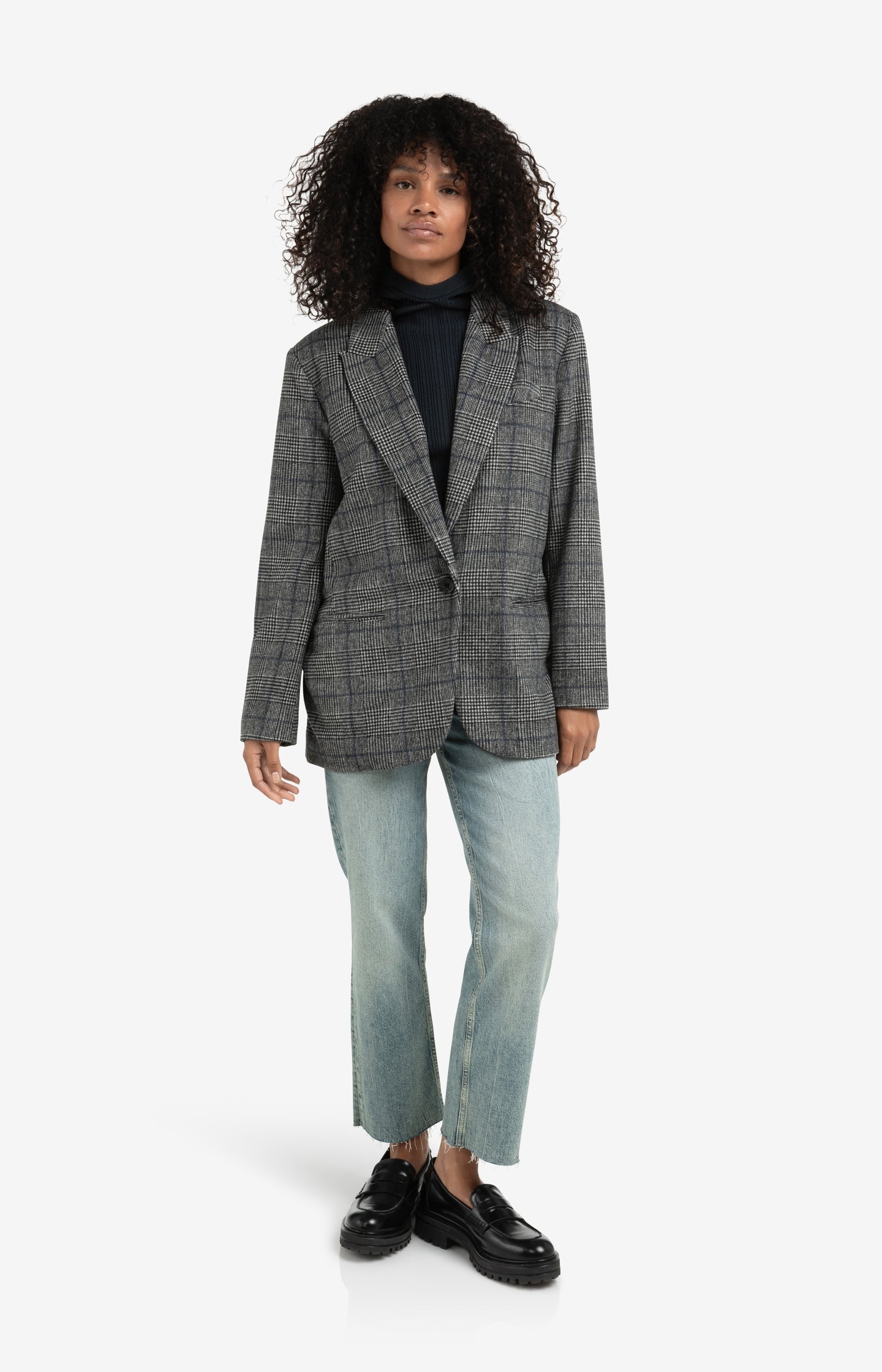 Trousers with pleats and chino pockets