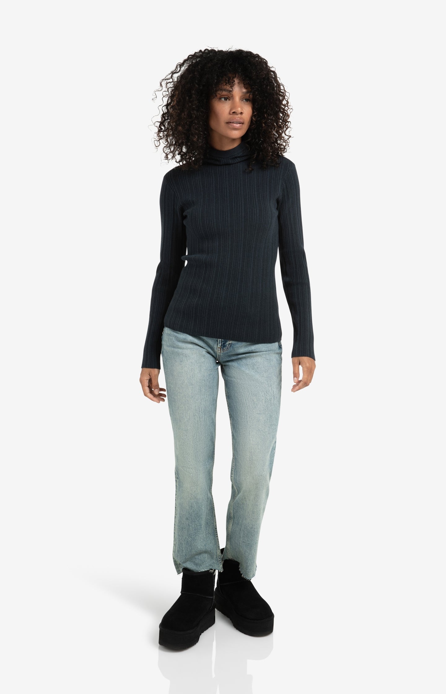 Trousers with pleats and chino pockets