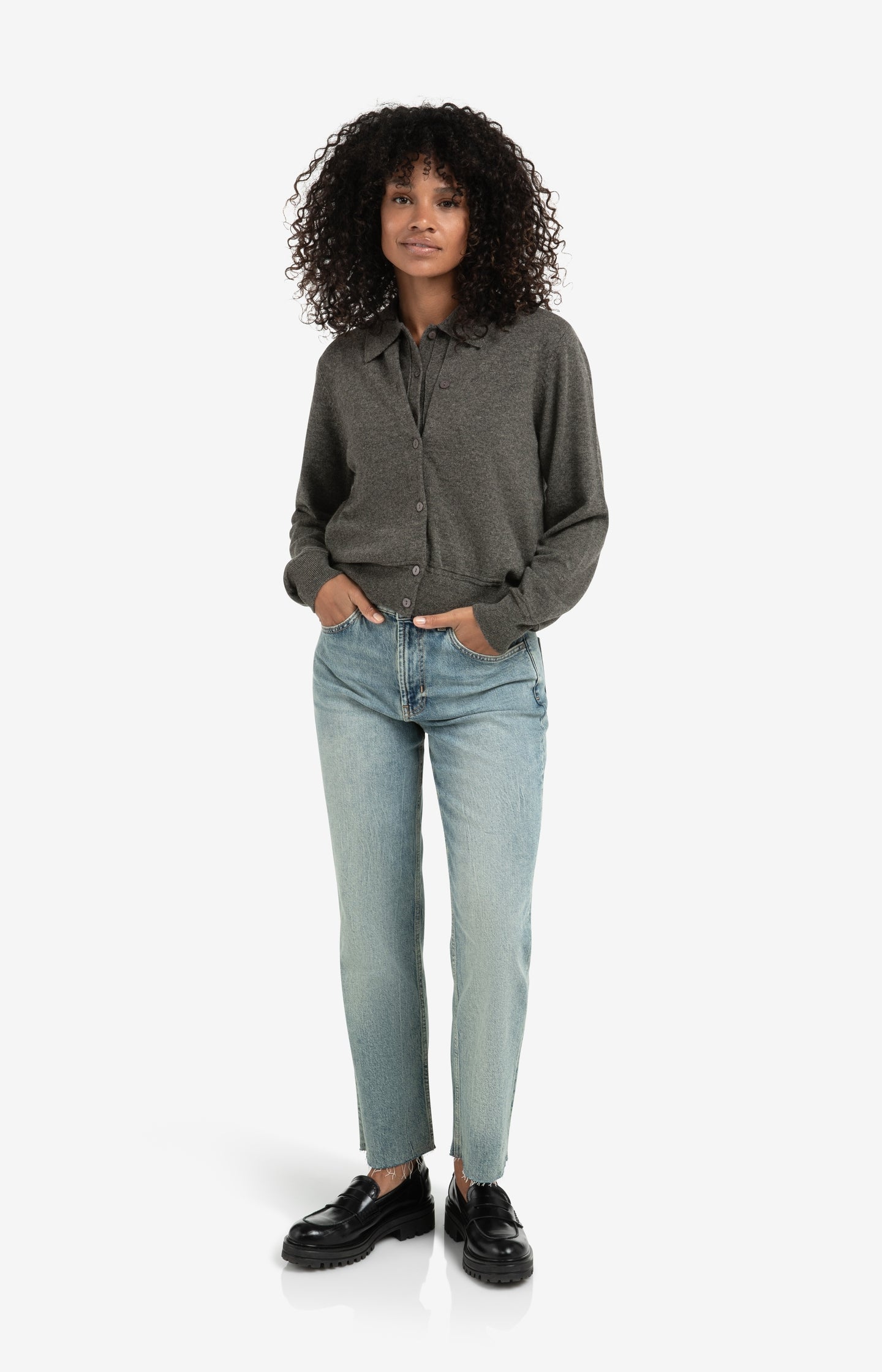 Trousers with pleats and chino pockets
