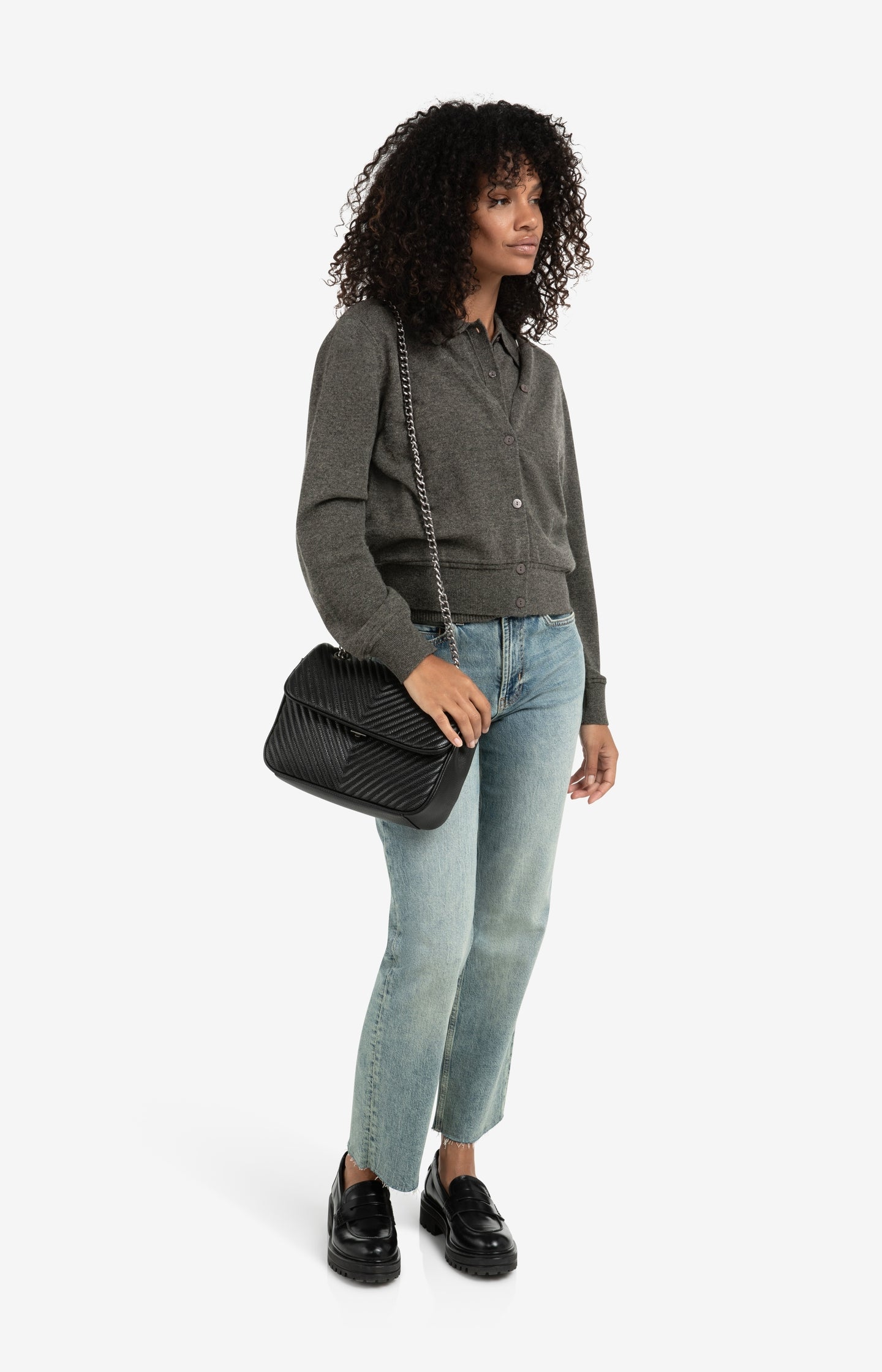Trousers with pleats and chino pockets