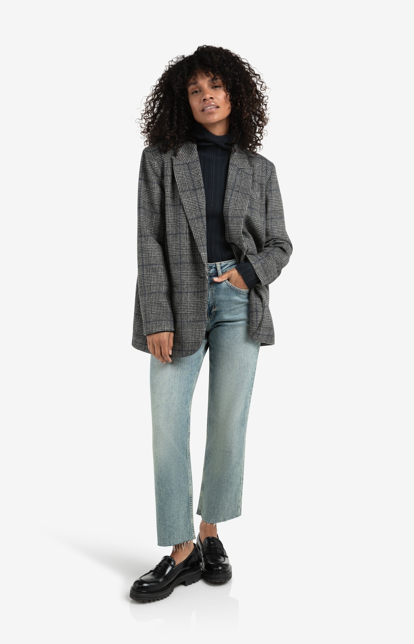Trousers with pleats and chino pockets