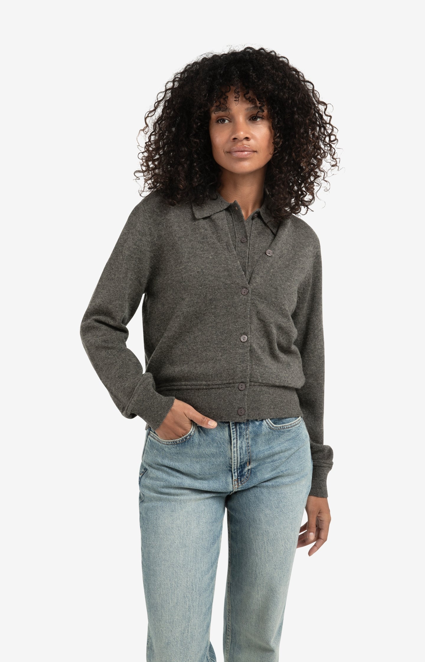 Trousers with pleats and chino pockets