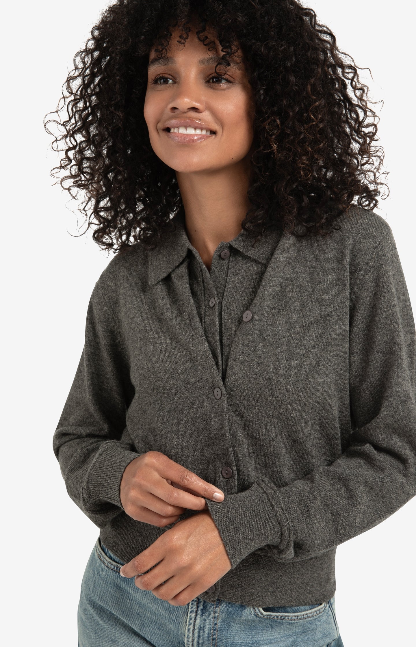 Trousers with pleats and chino pockets