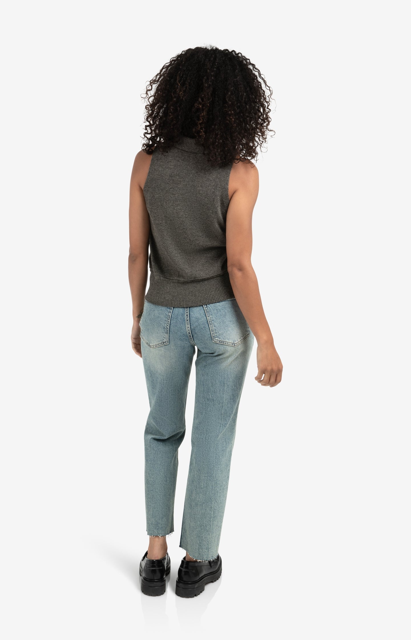 Trousers with pleats and chino pockets