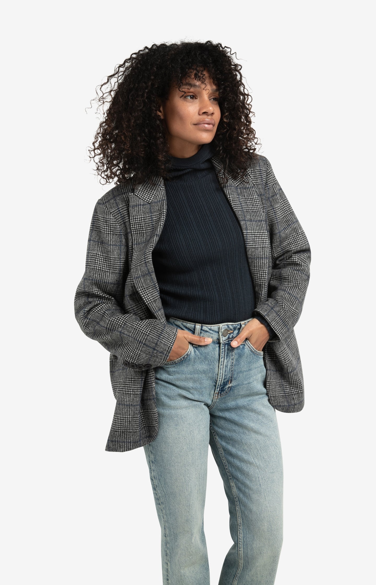 Trousers with pleats and chino pockets