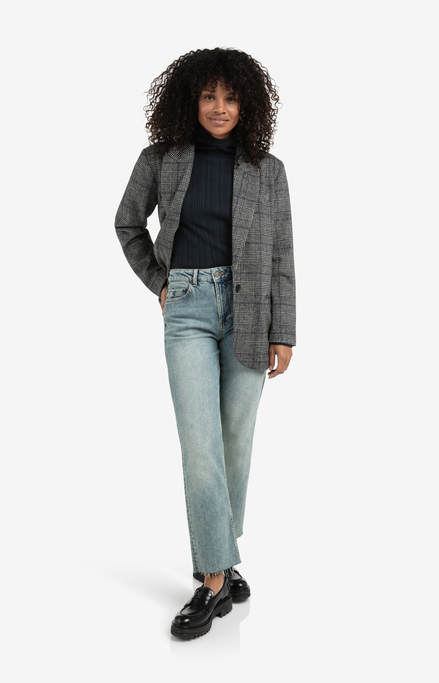 Trousers with pleats and chino pockets