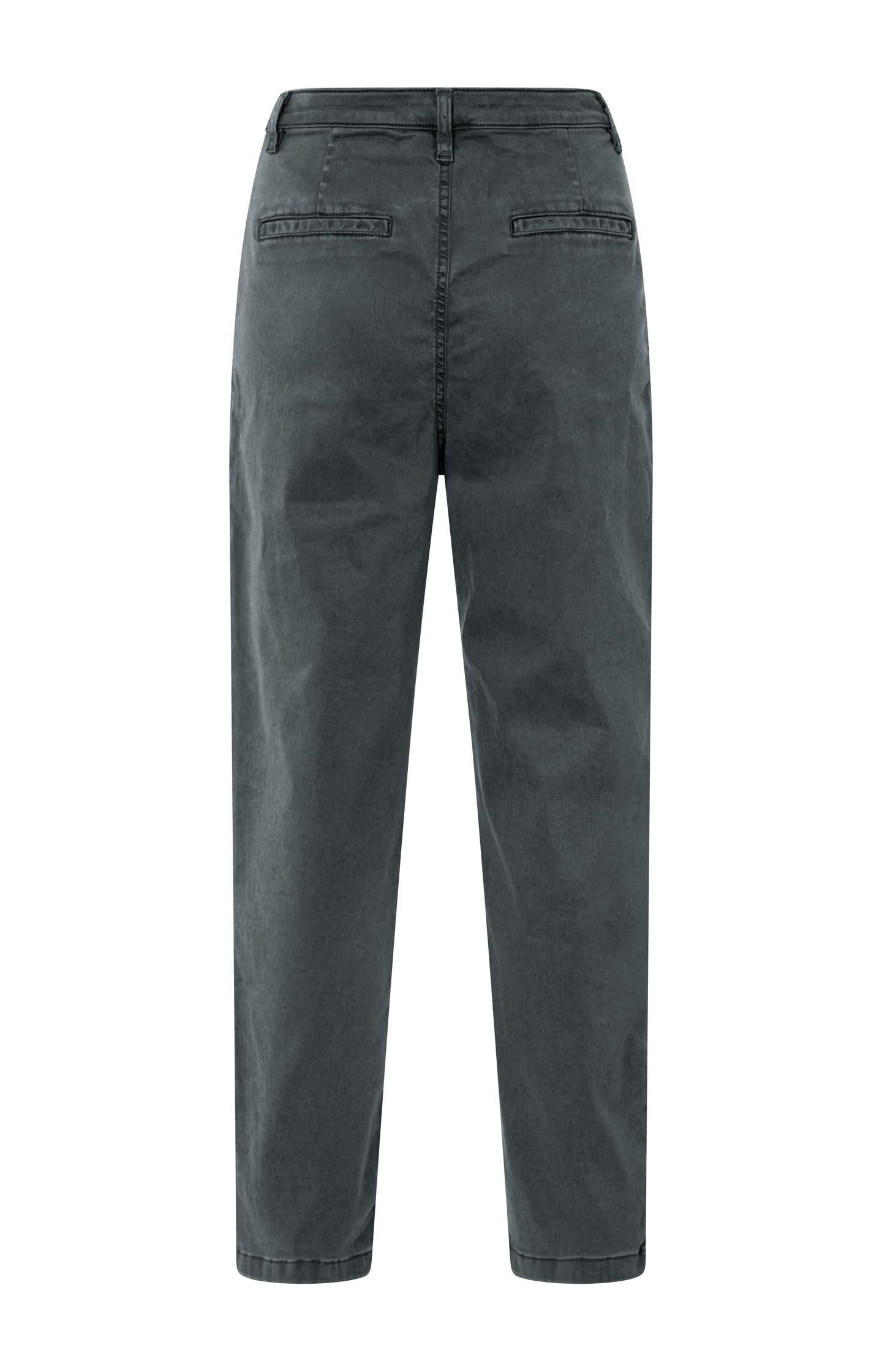 Trousers with pleats and chino pockets