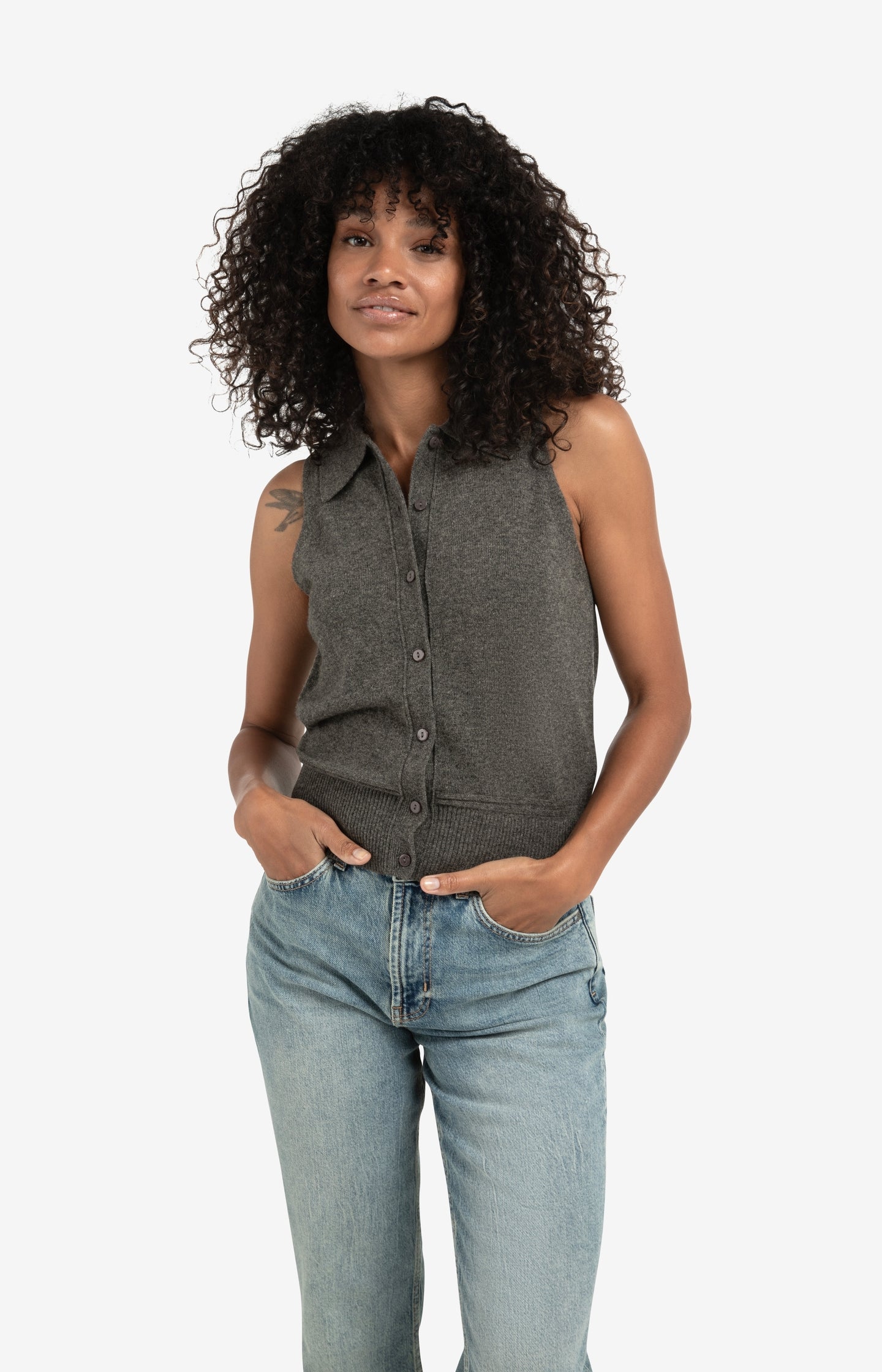 Trousers with pleats and chino pockets