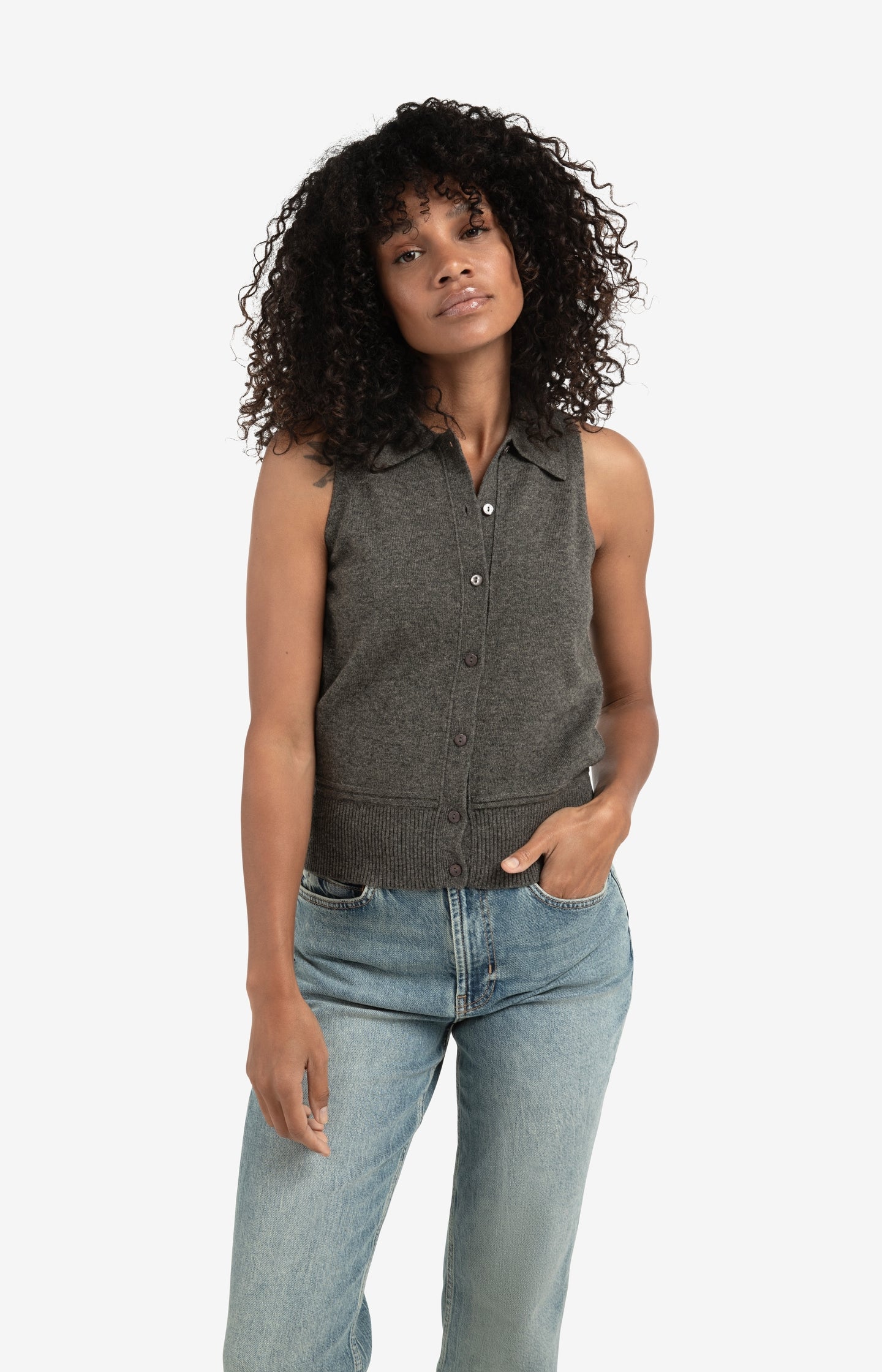 Trousers with pleats and chino pockets