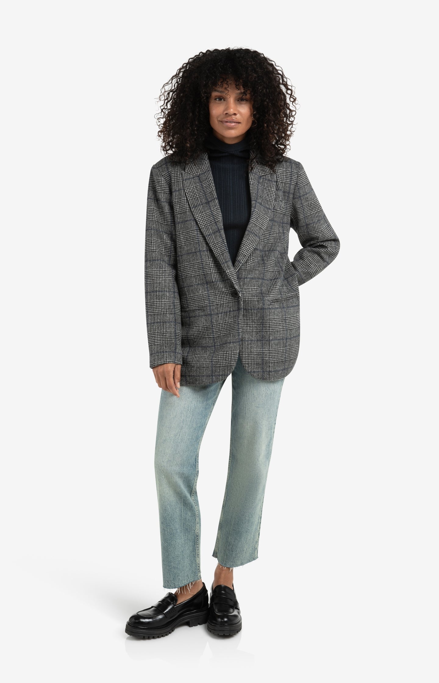 Trousers with pleats and chino pockets