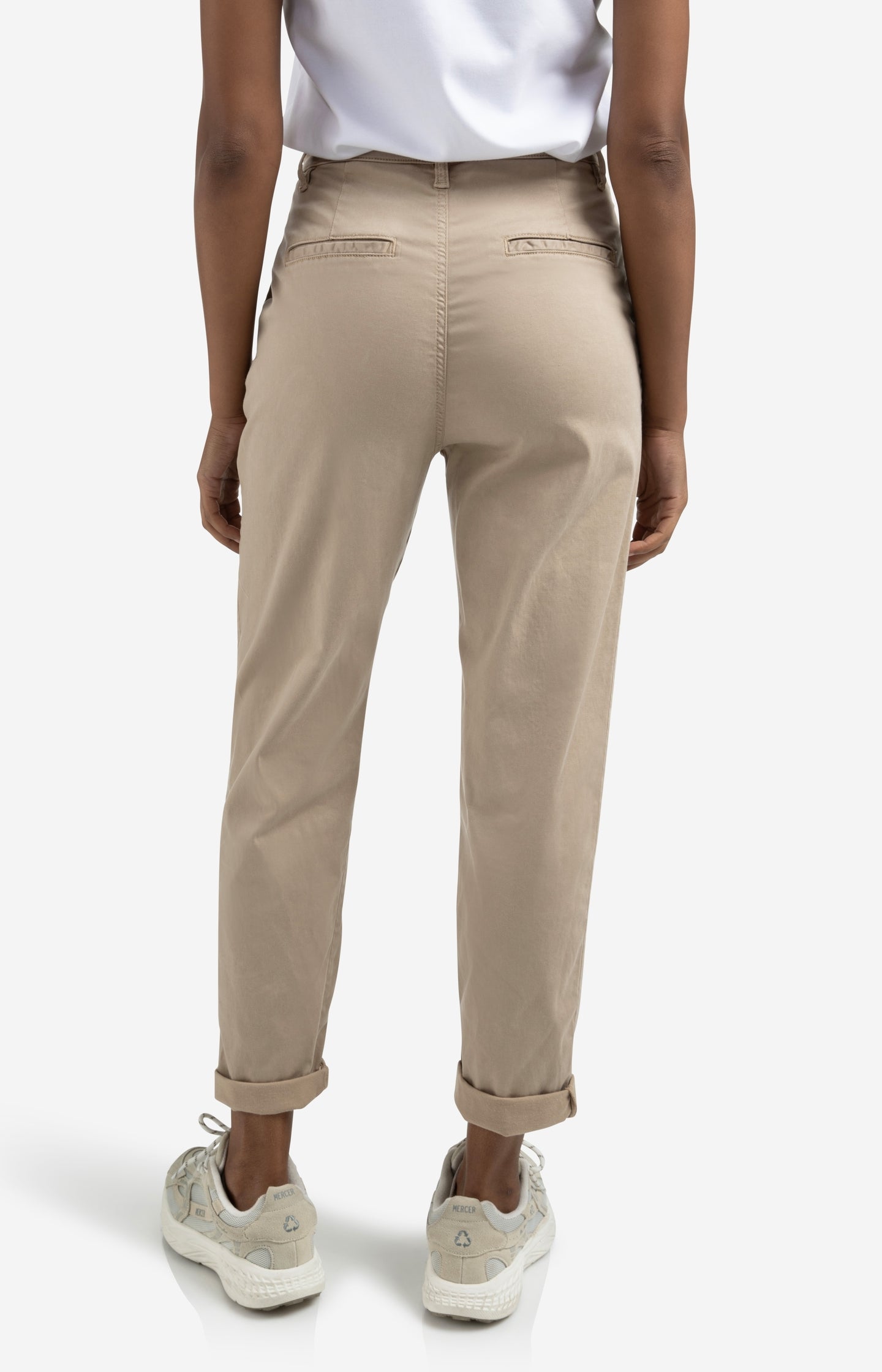Trousers with pleats and chino pockets