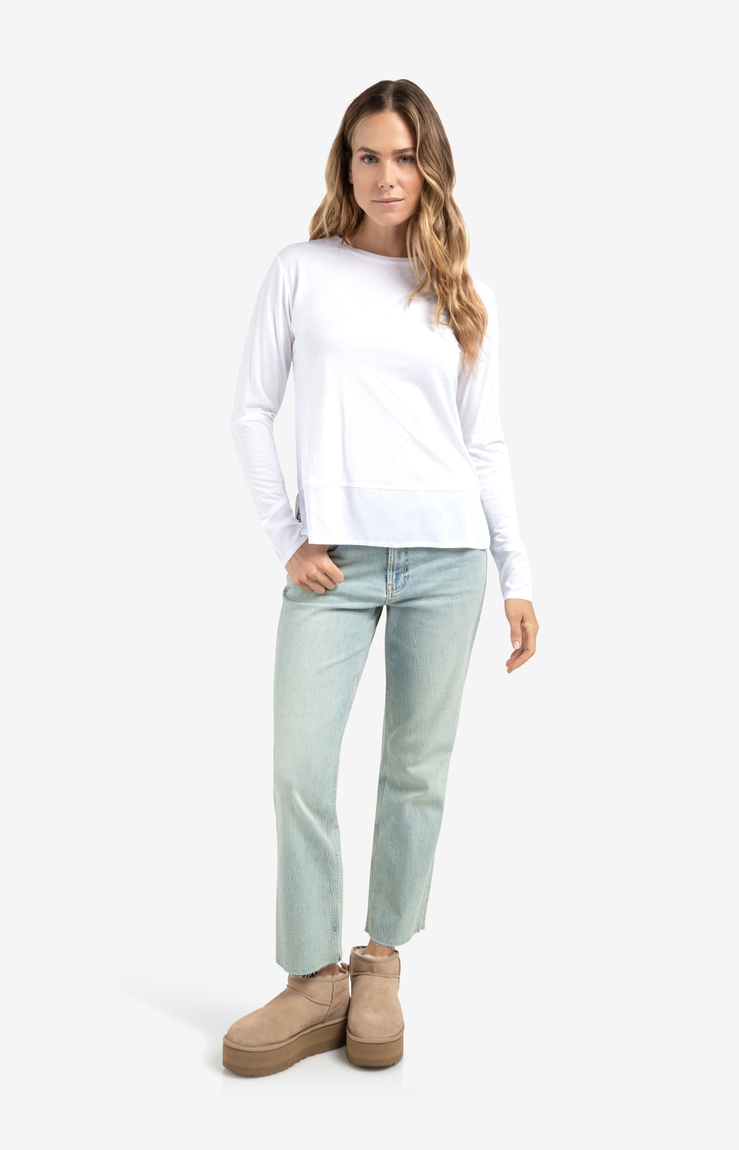 Trousers with pleats and chino pockets