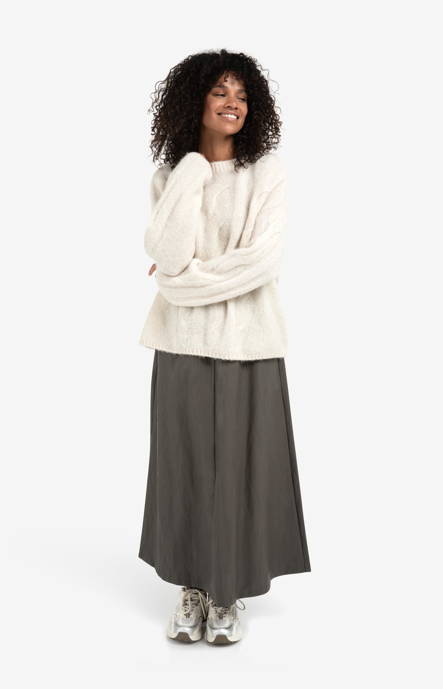 Trousers with pleats and chino pockets