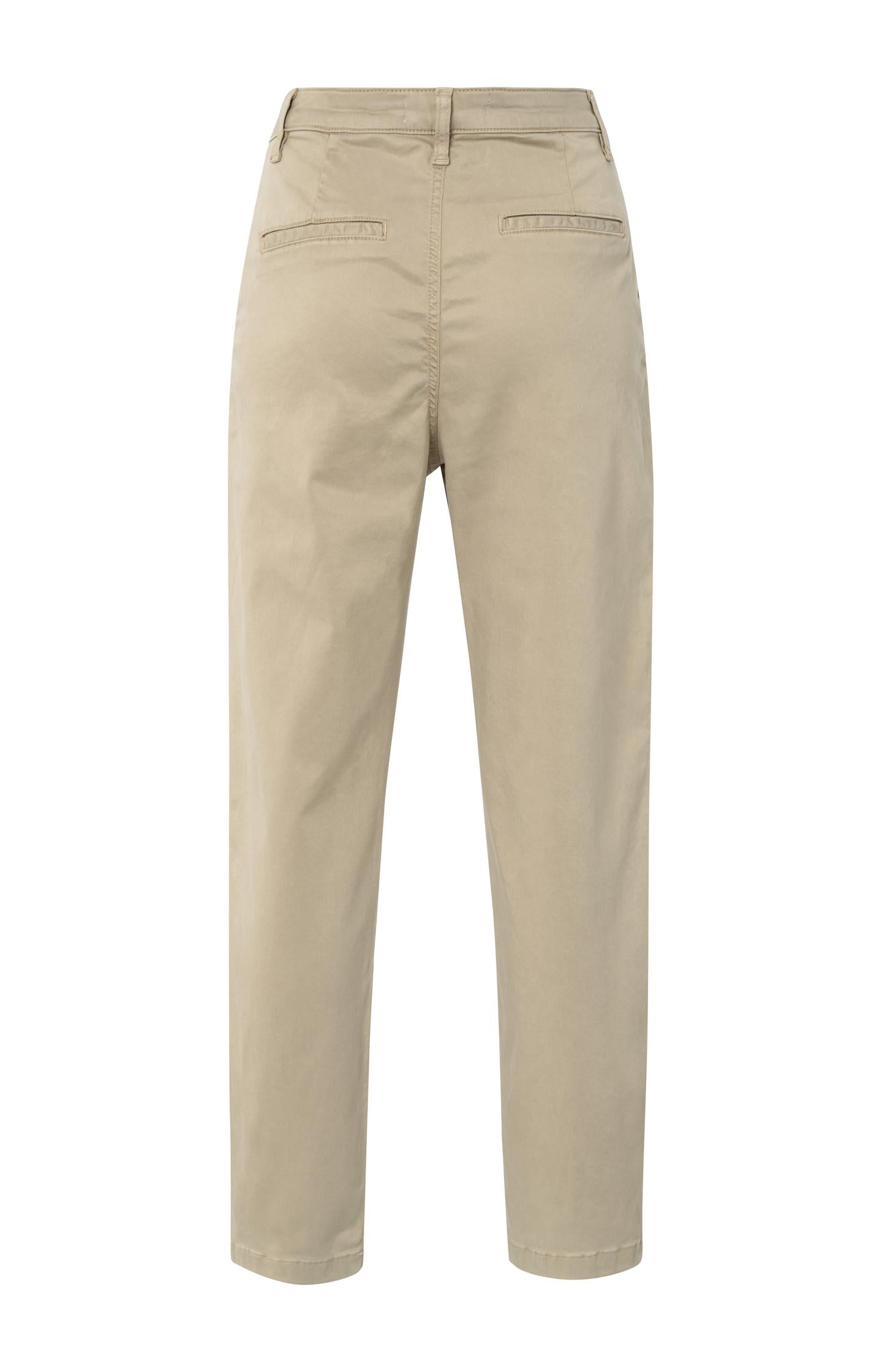 Trousers with pleats and chino pockets