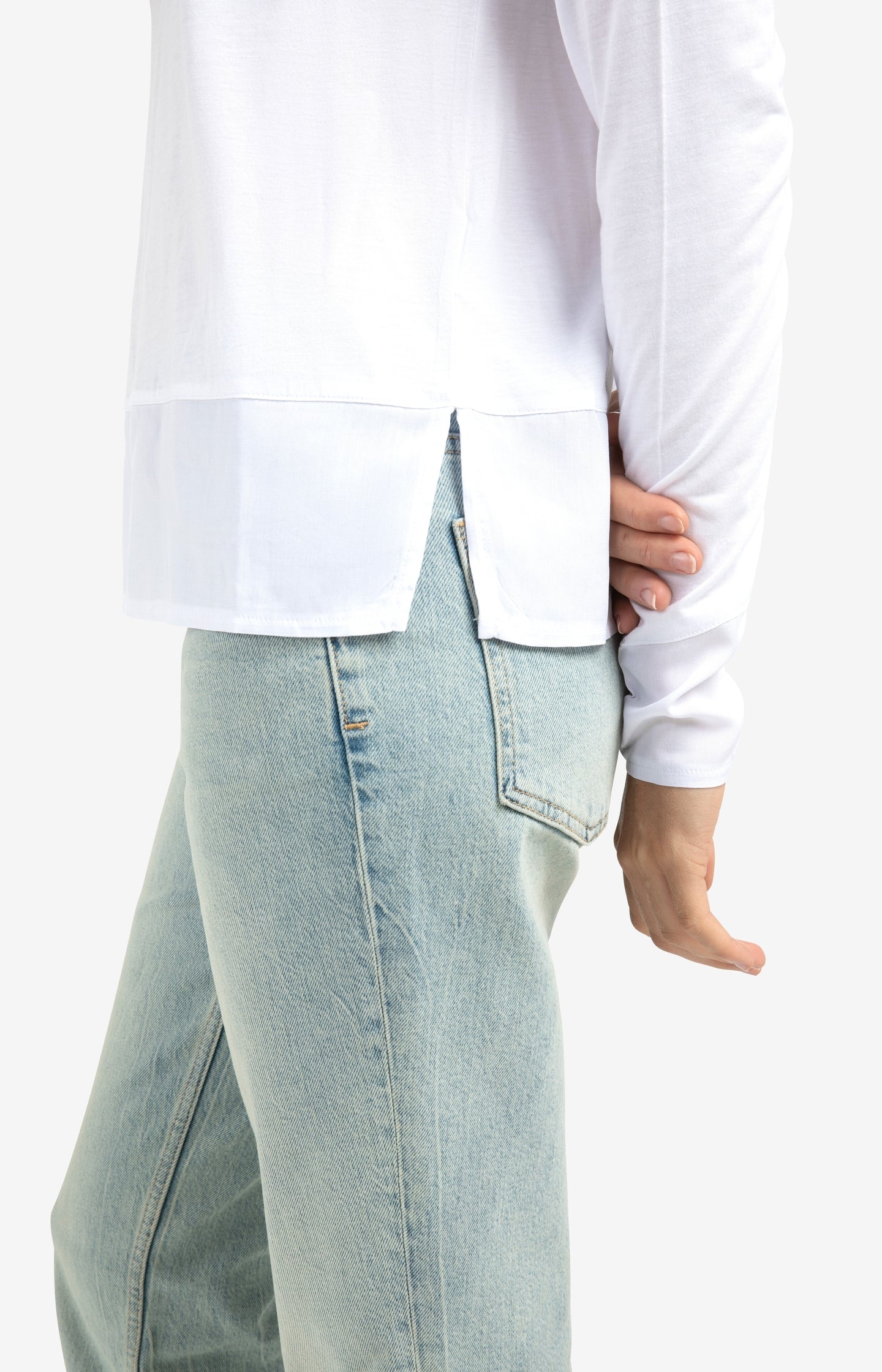 Trousers with pleats and chino pockets