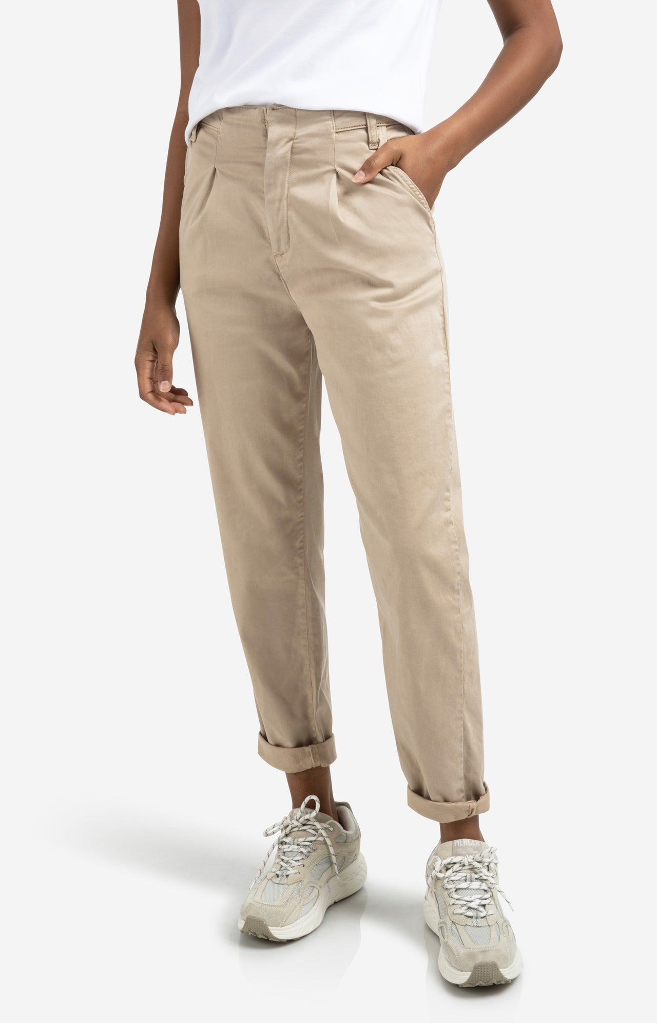 Trousers with pleats and chino pockets - Type: lookbook