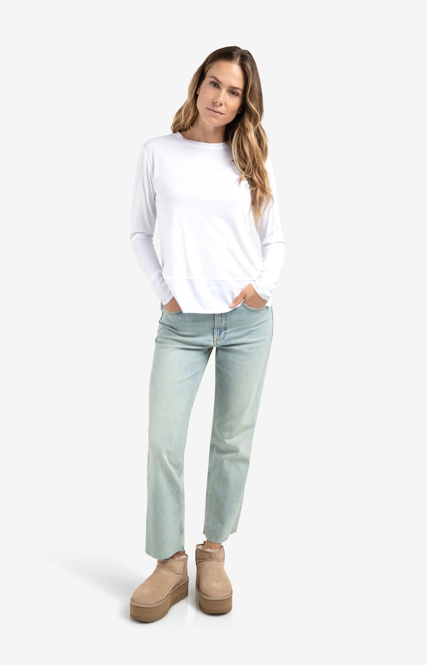 Trousers with pleats and chino pockets