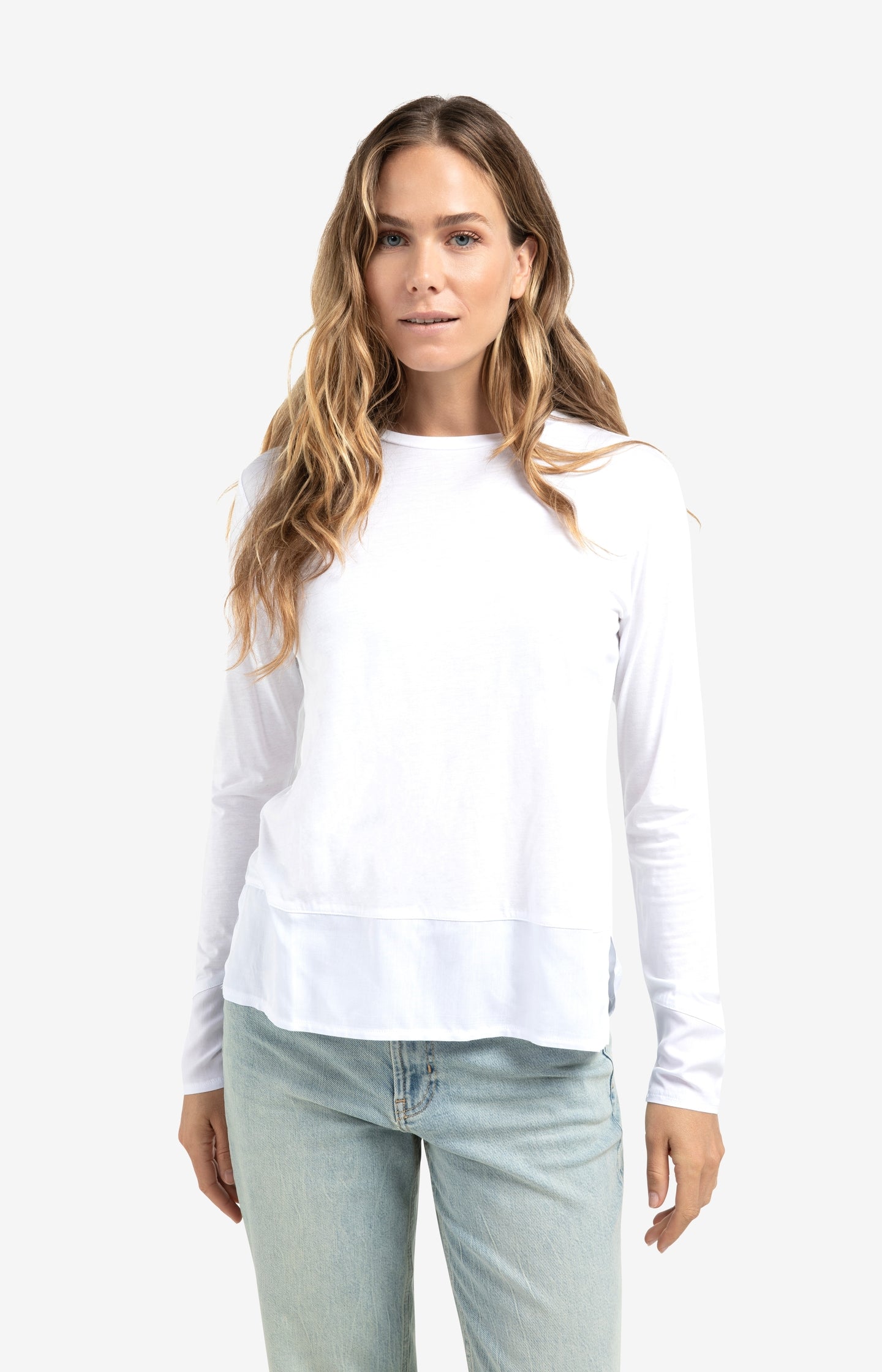 Trousers with pleats and chino pockets