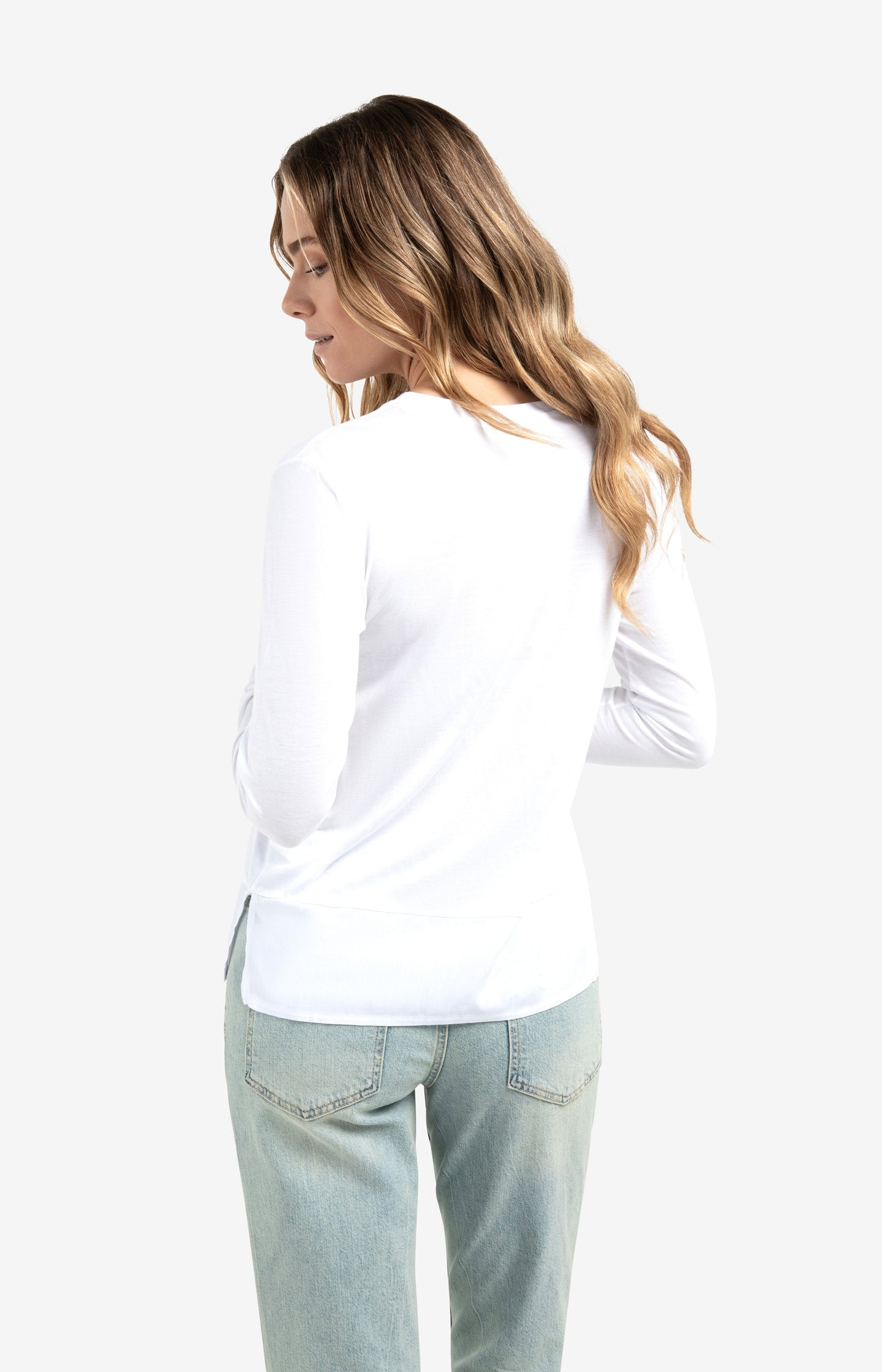 Trousers with pleats and chino pockets