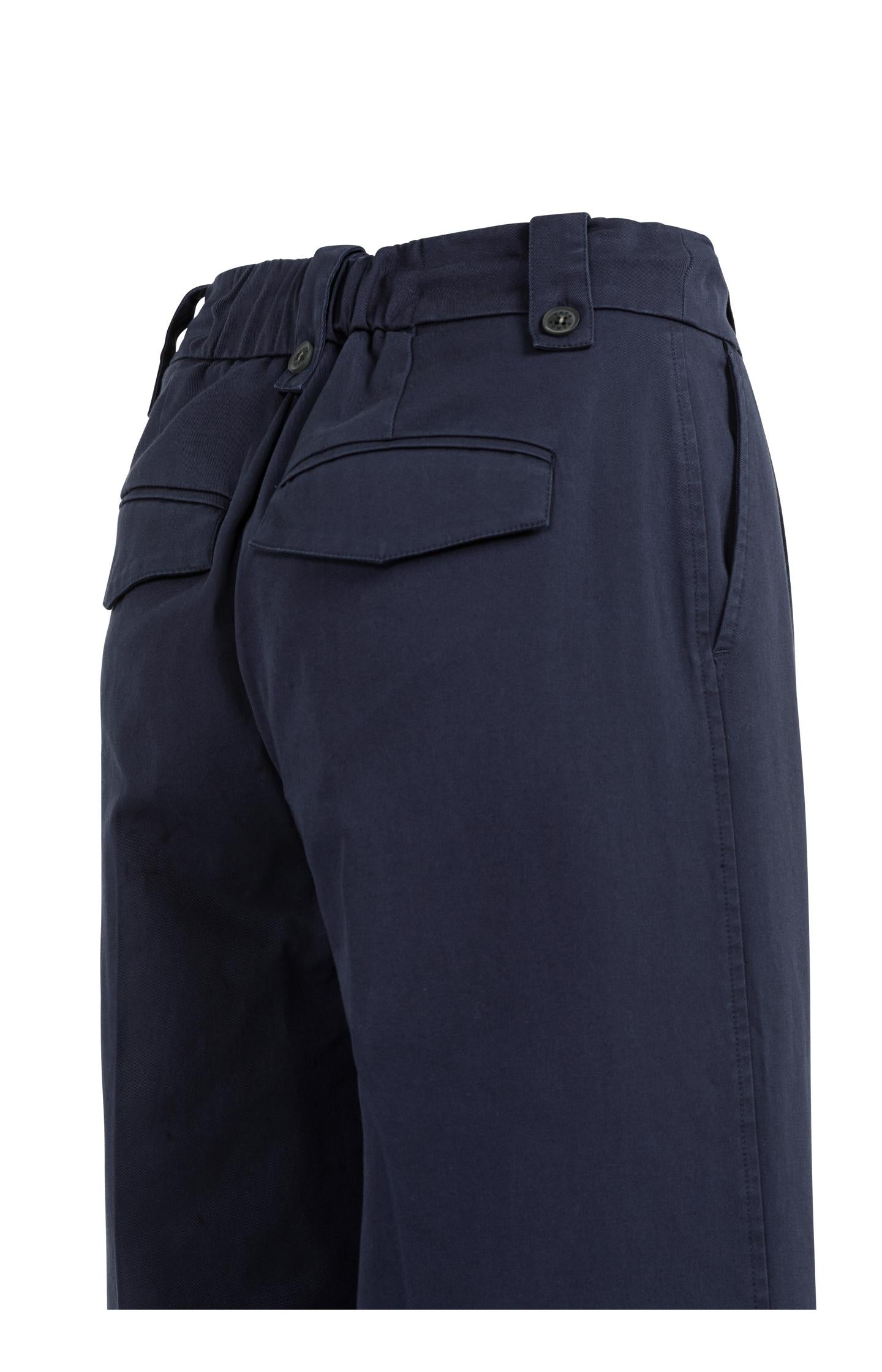 Trousers with pleats, wide legs and drawcord at the waist