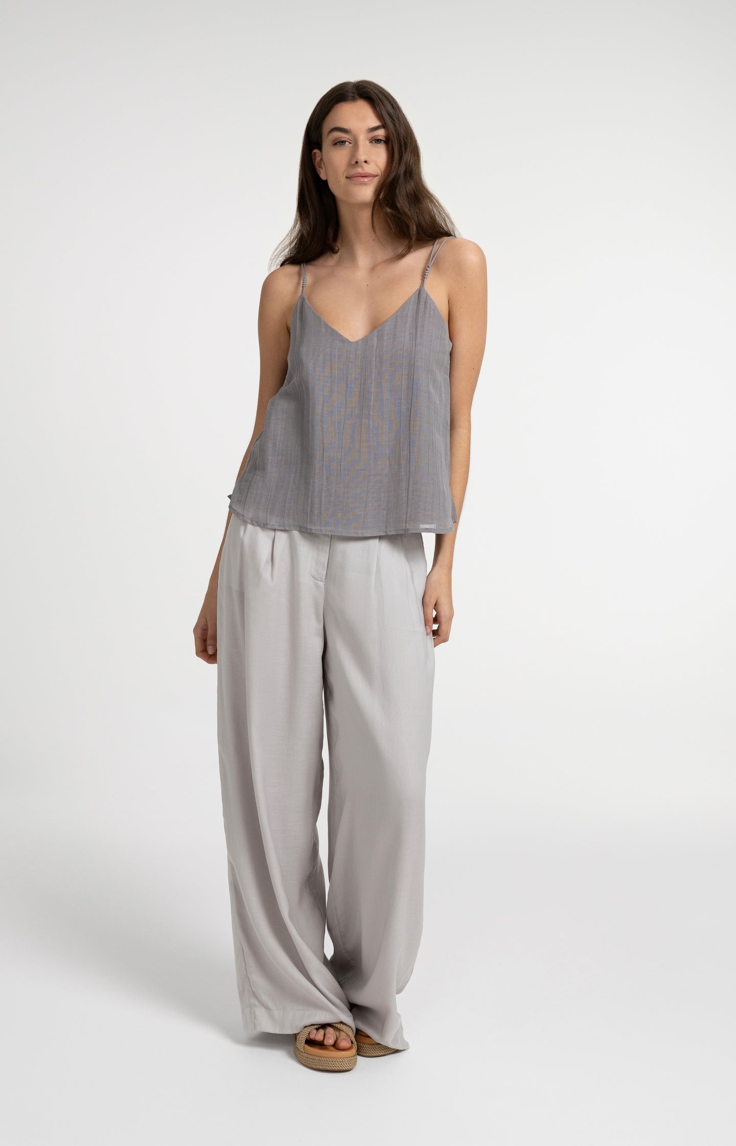 Trousers with wide legs and half elastic waist