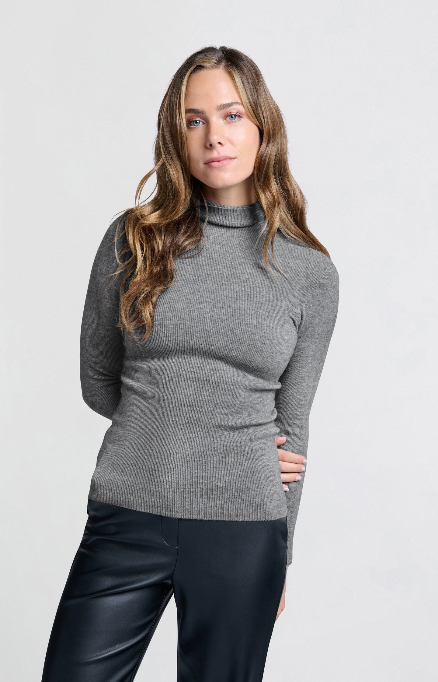 Turtleneck sweater with slim fit in ribbed structure - Type: lookbook