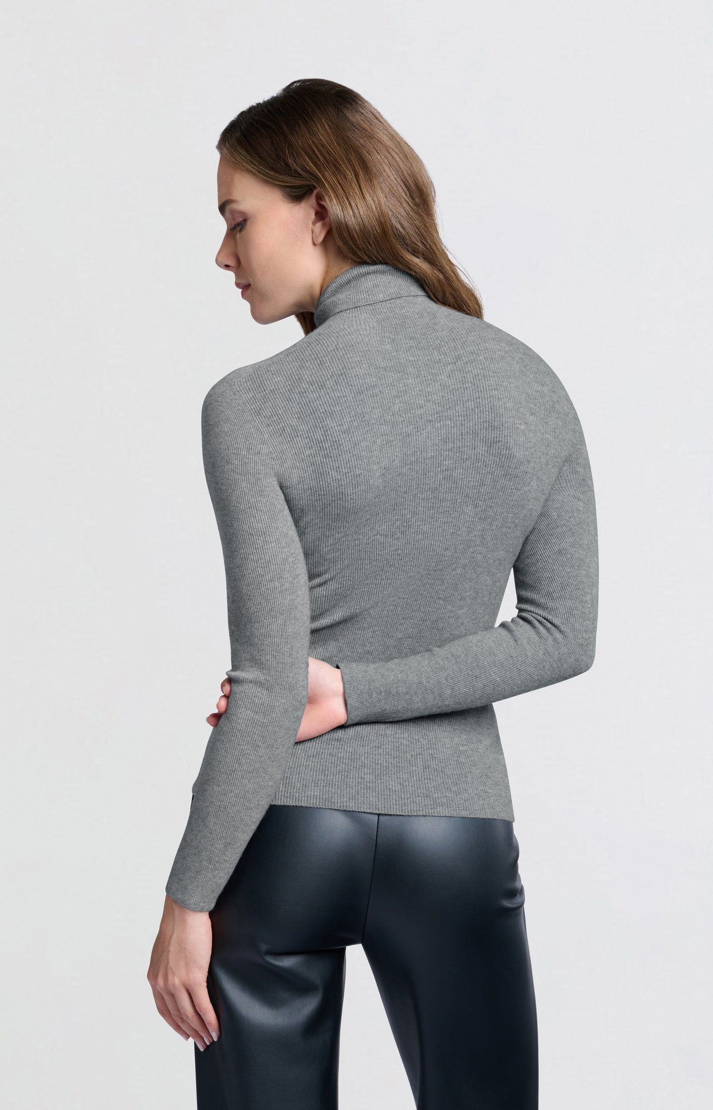 Turtleneck sweater with slim fit in ribbed structure