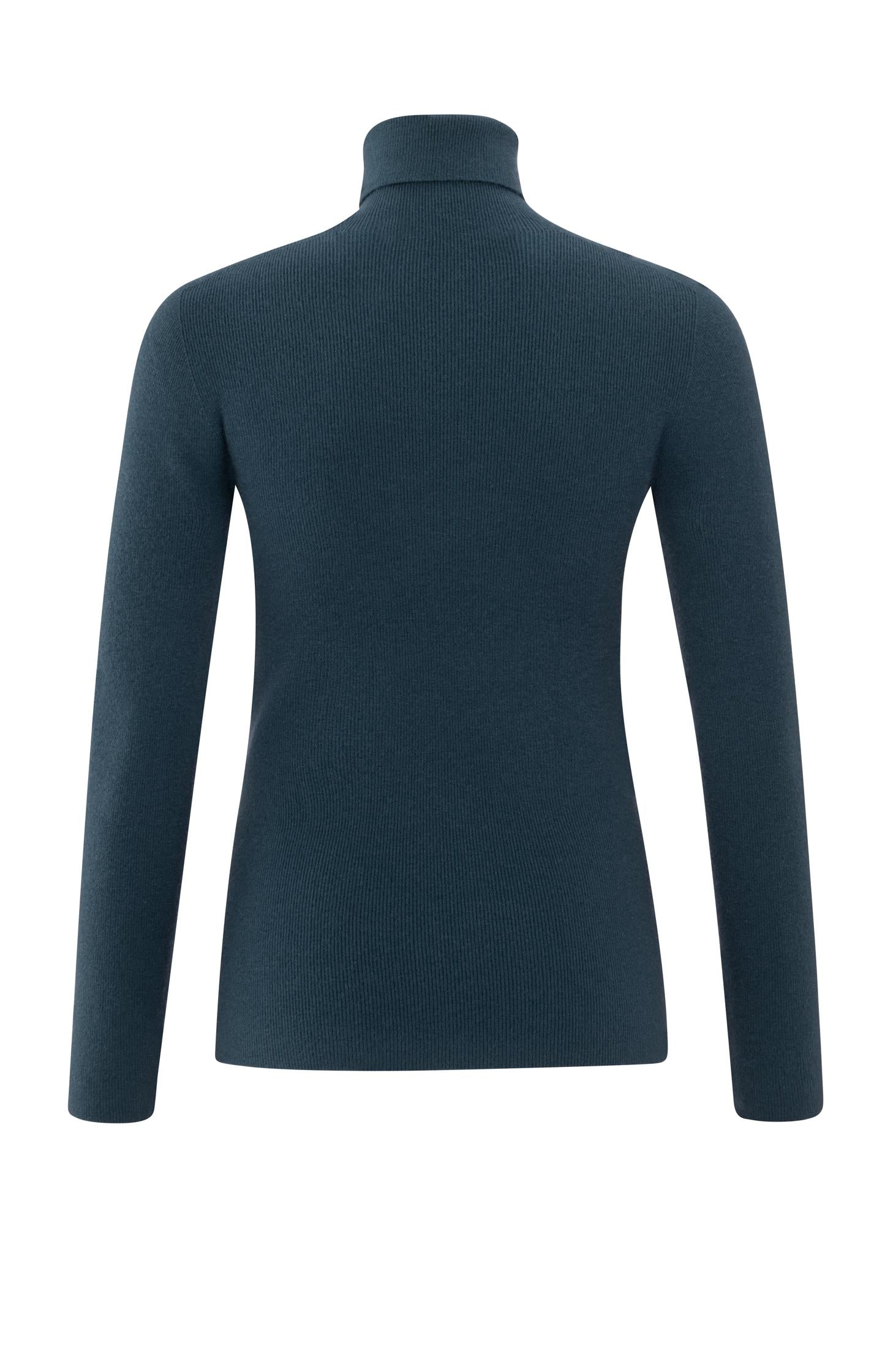 Turtleneck sweater with slim fit in ribbed structure