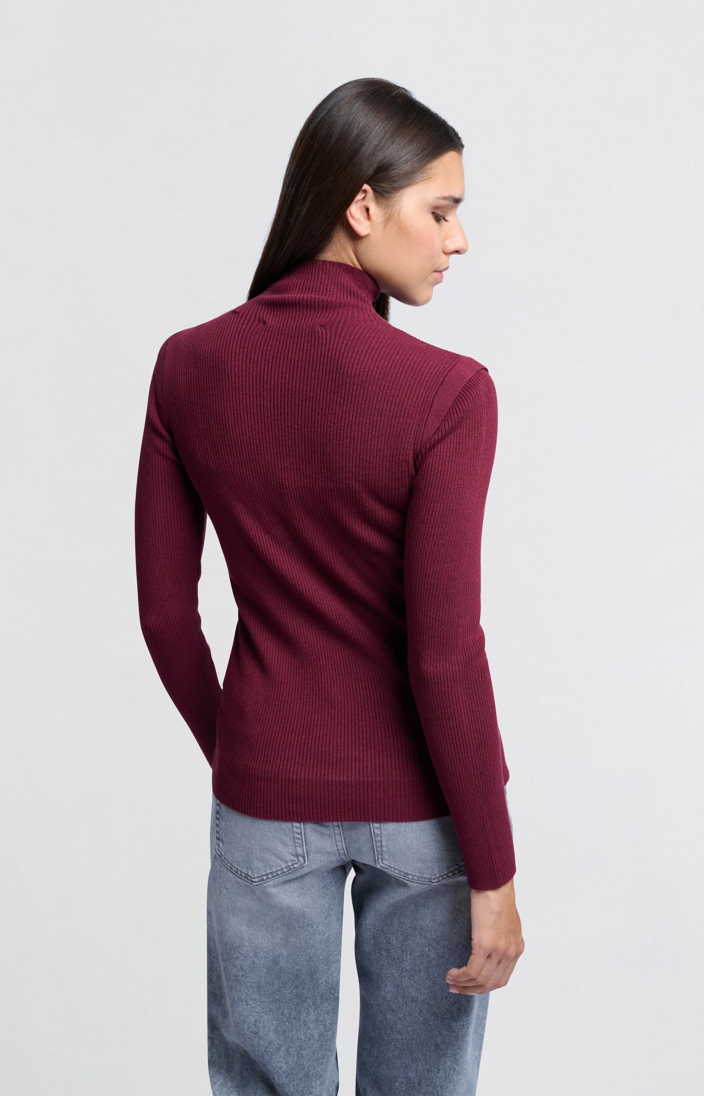 Turtleneck sweater with slim fit in ribbed structure