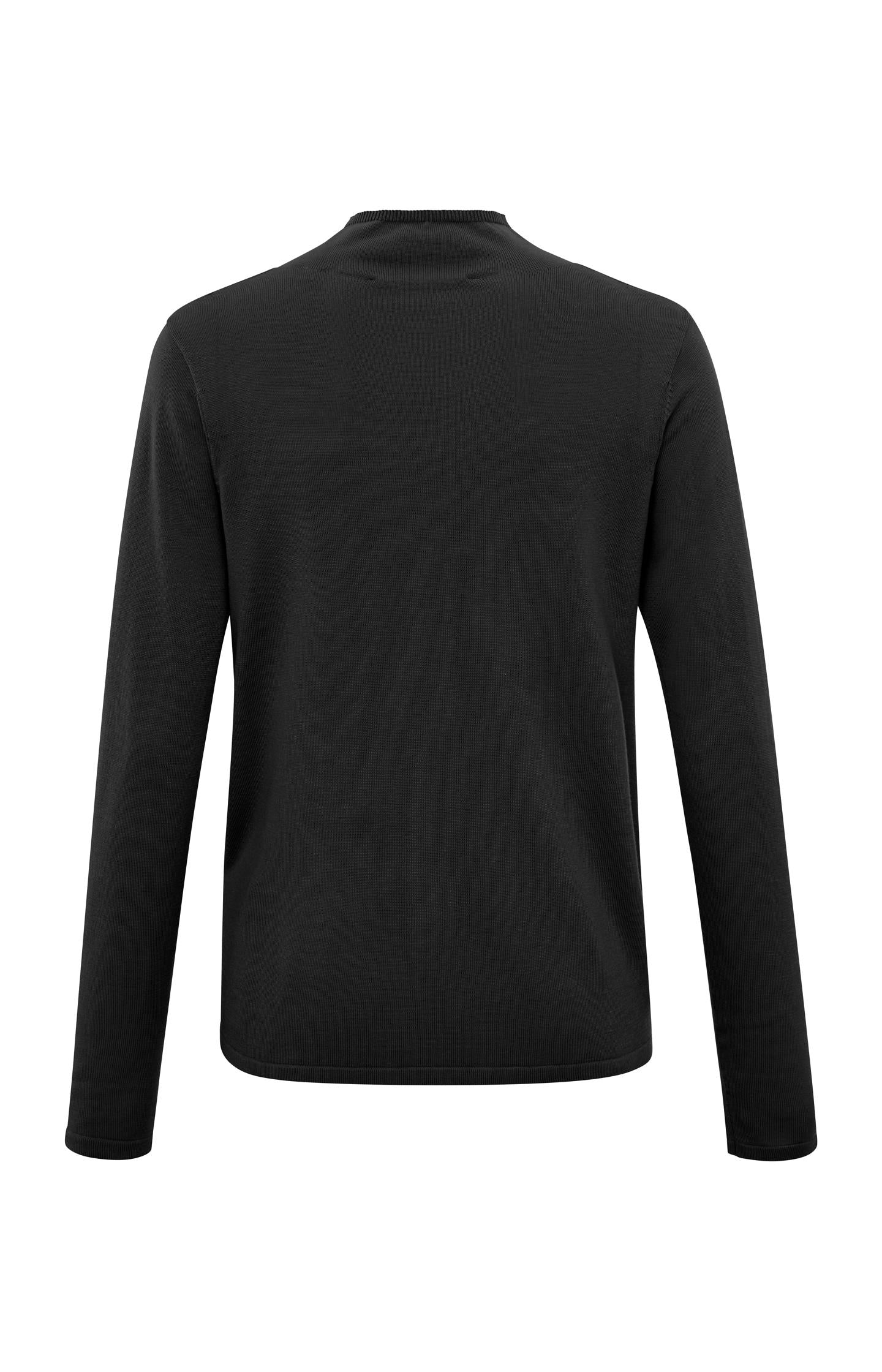 Turtleneck with long sleeves, a high neck, and slim fit