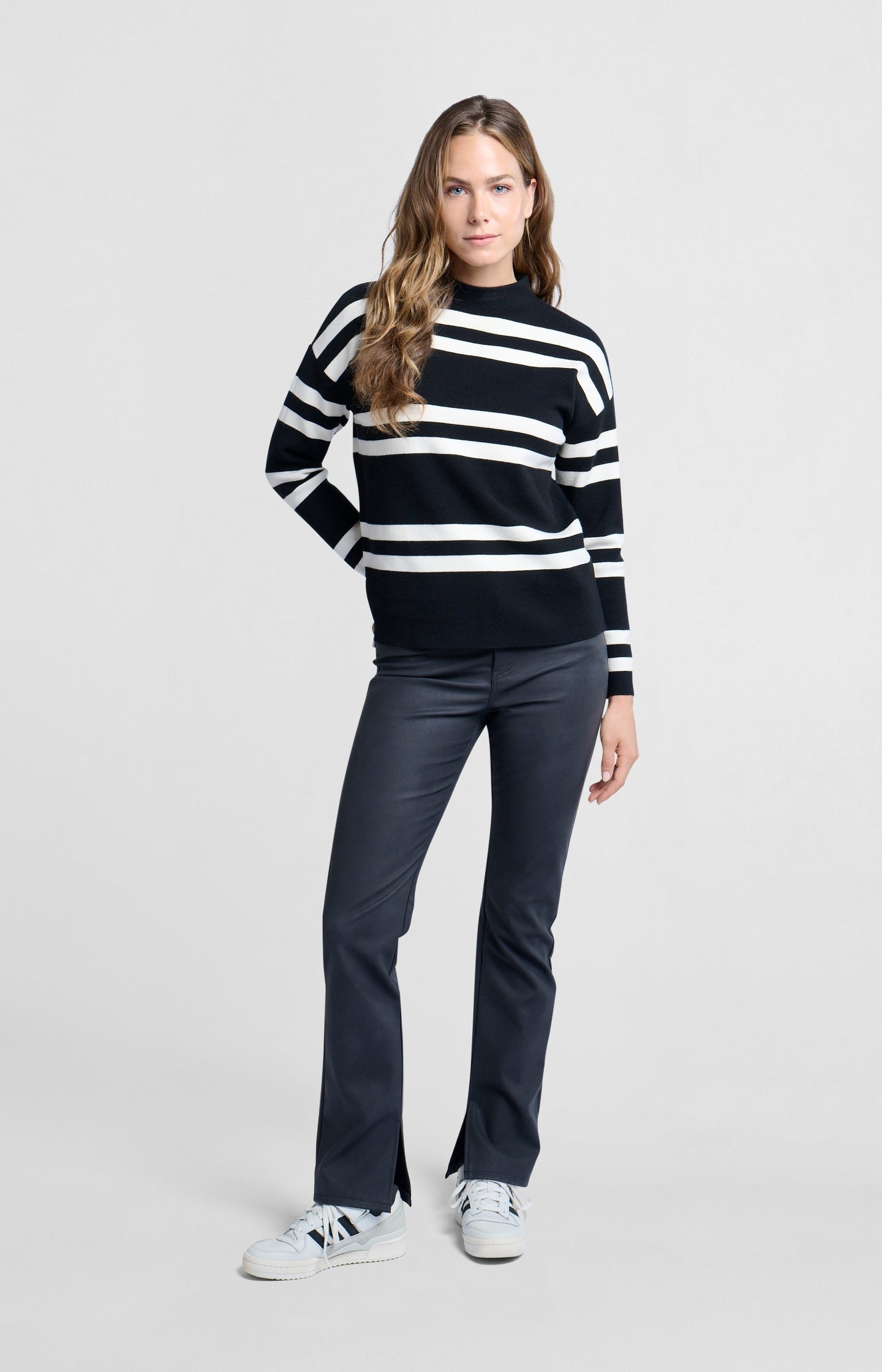 Turtleneck with wide stripes and long sleeves