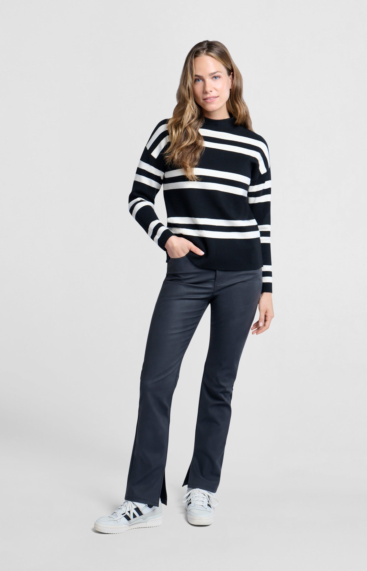 Turtleneck with wide stripes and long sleeves