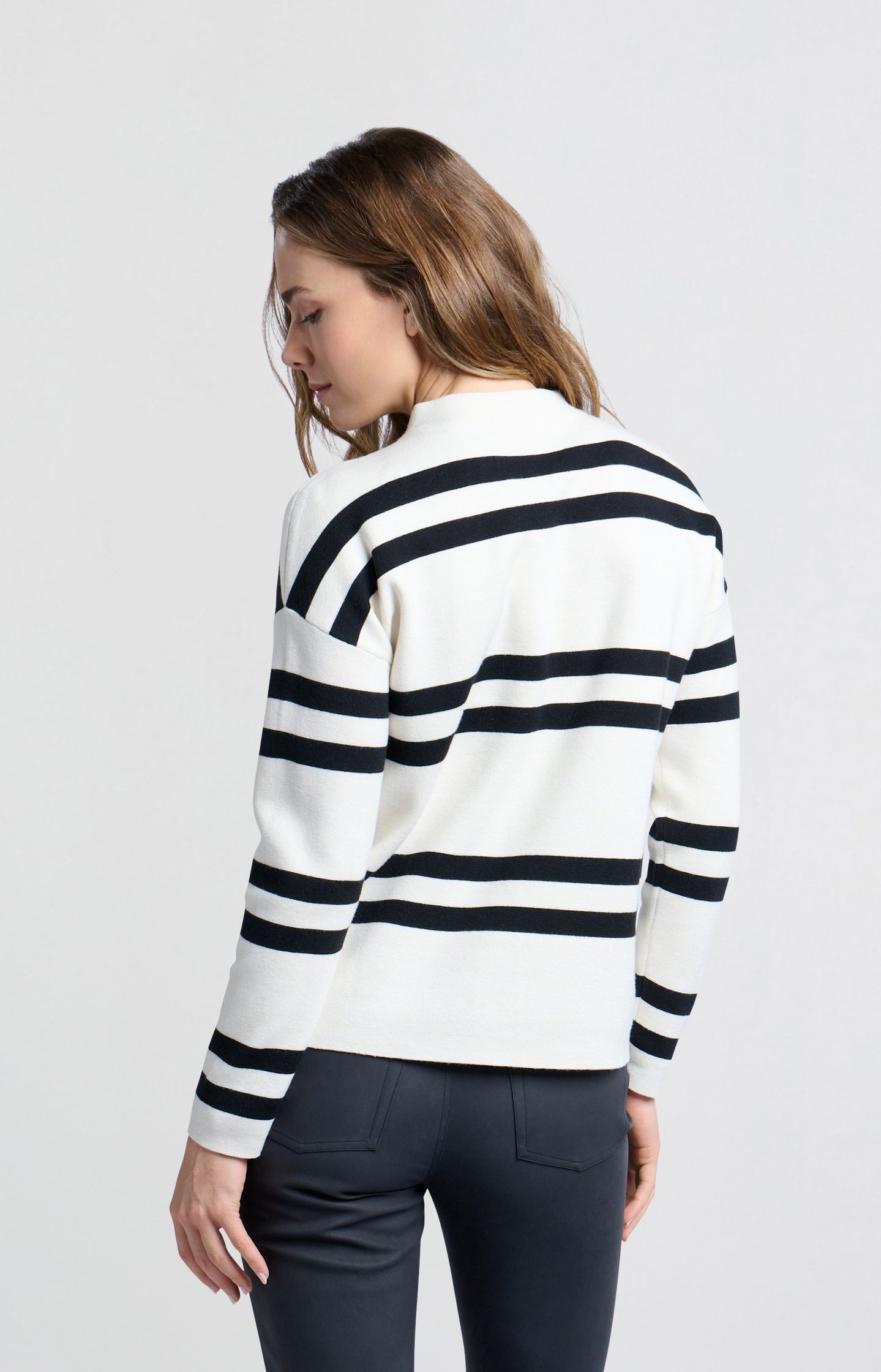 Turtleneck with wide stripes and long sleeves