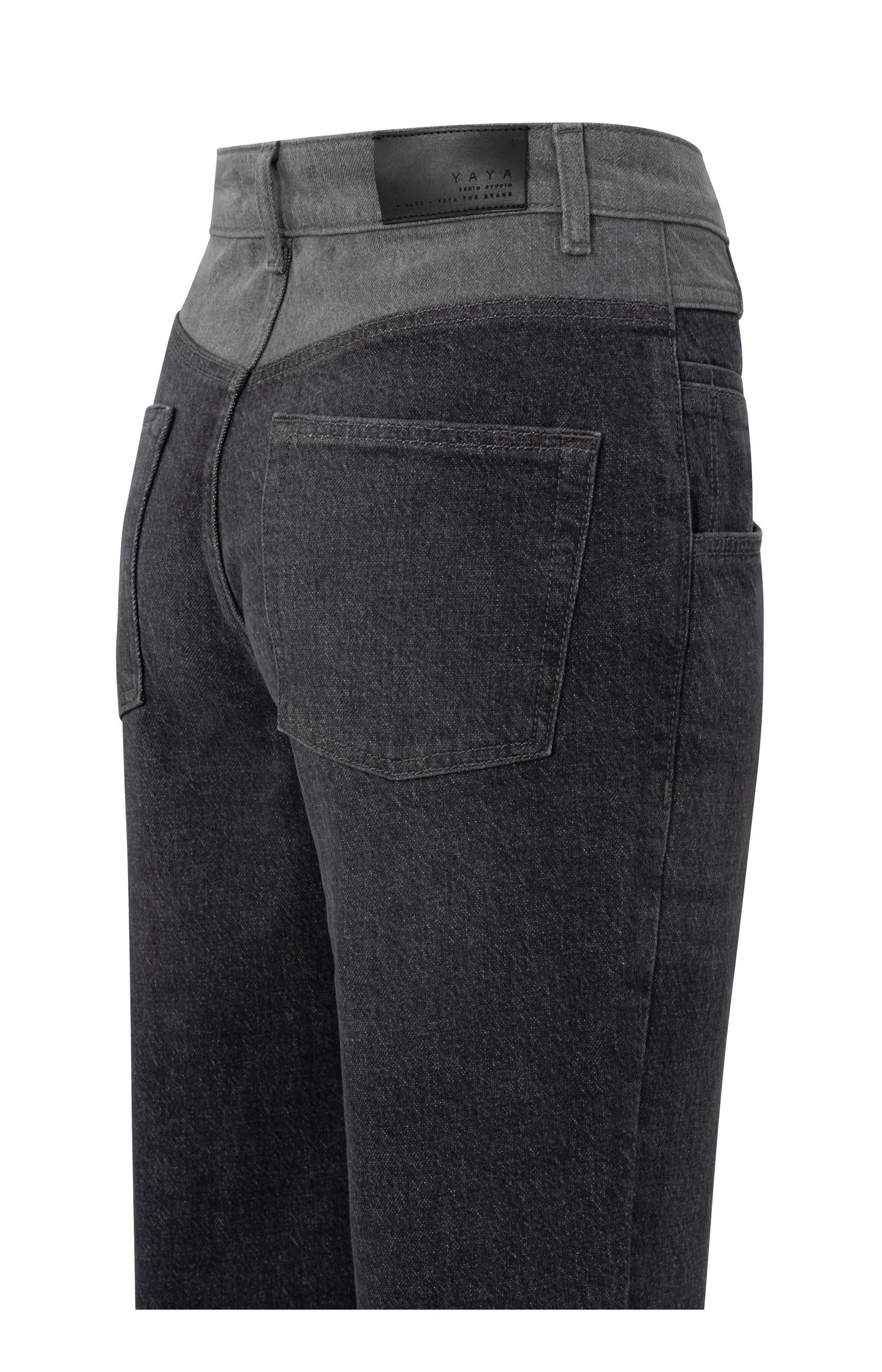 Two-tone jeans with high waist, straight legs and pockets