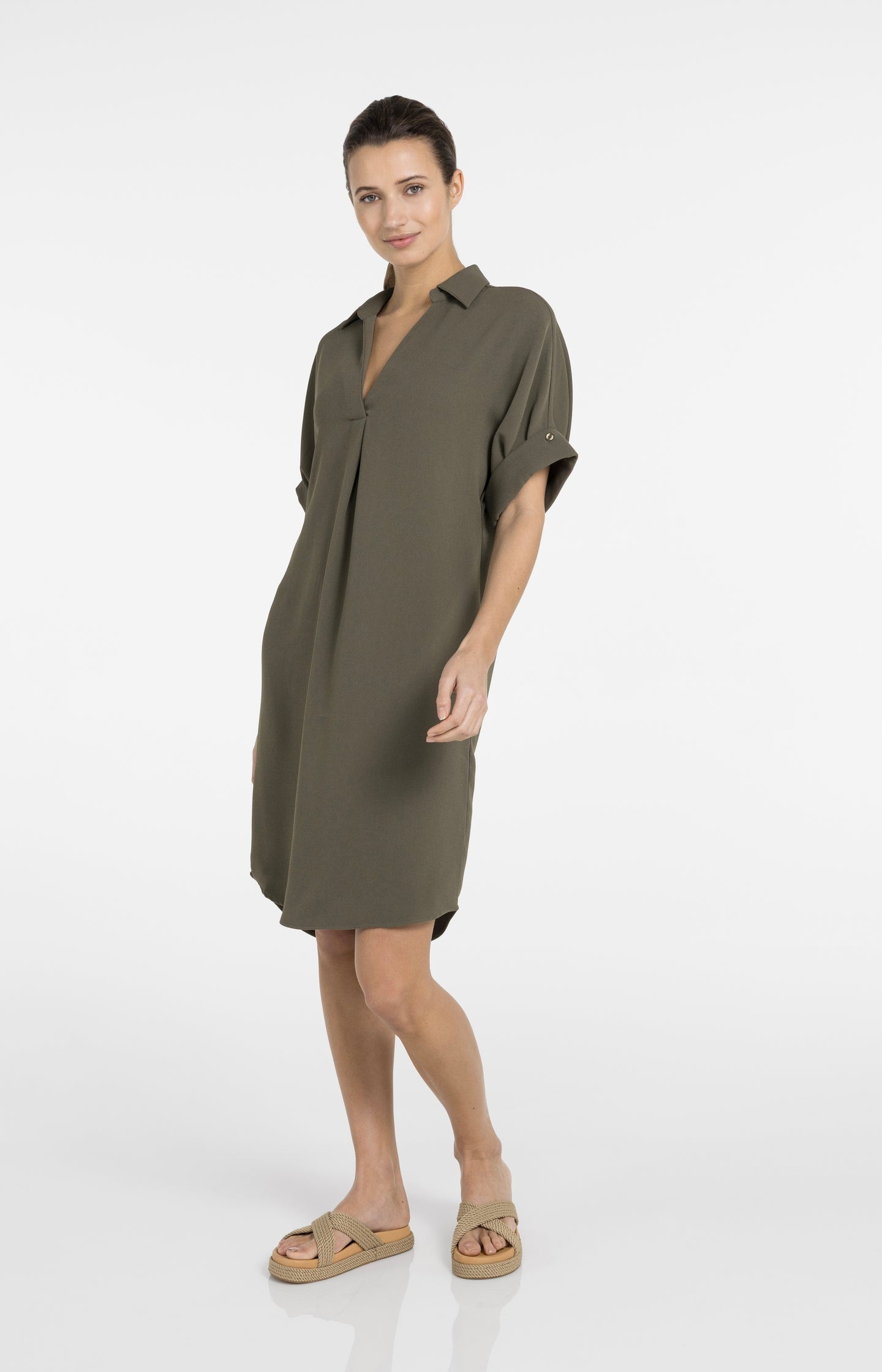 V-neck dress with pleated sleeves and loose fit - Type: lookbook