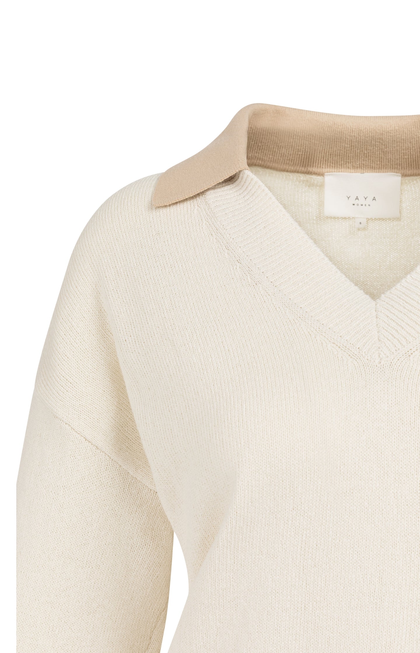 V-neck sweater with long sleeves and contrasting collar