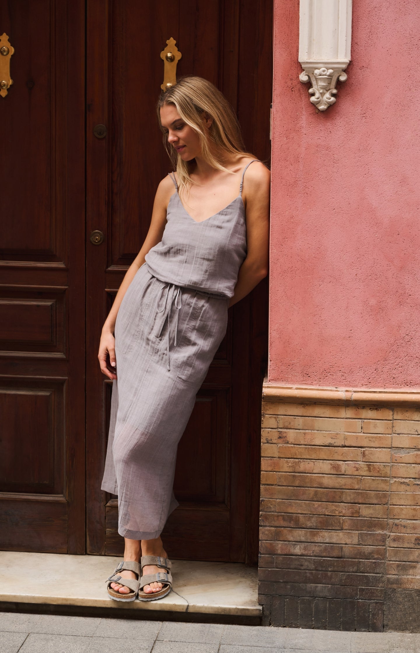 V-neck top with double shoulder straps - Type: video