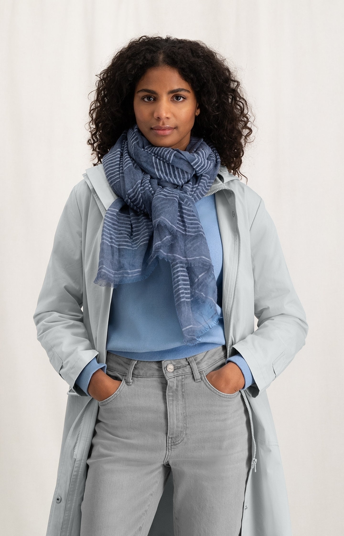 Washed scarf with stripes and frayed edges - Type: lookbook