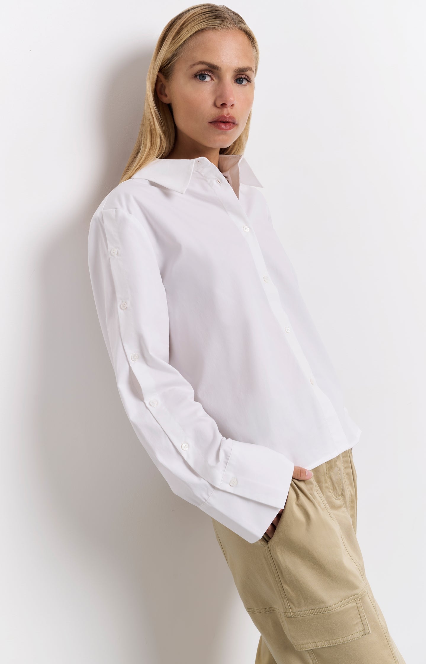 White blouse with long sleeves and button details - Type: lookbook