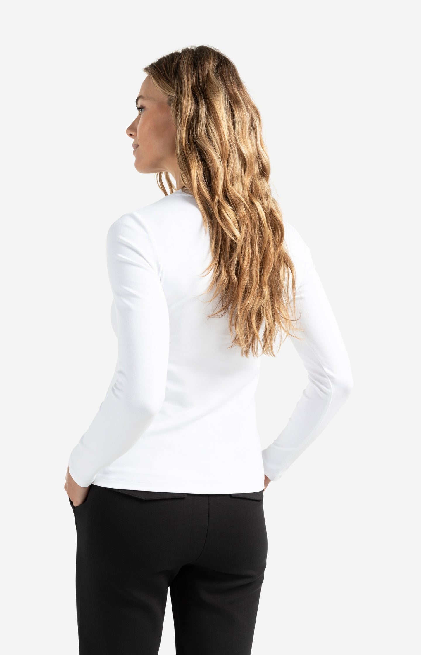 White T-shirt with long sleeves and round neck