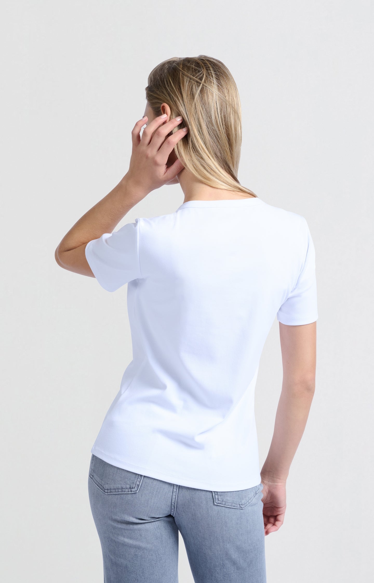 White T-shirt with short sleeves and crew neck - Type: lookbook