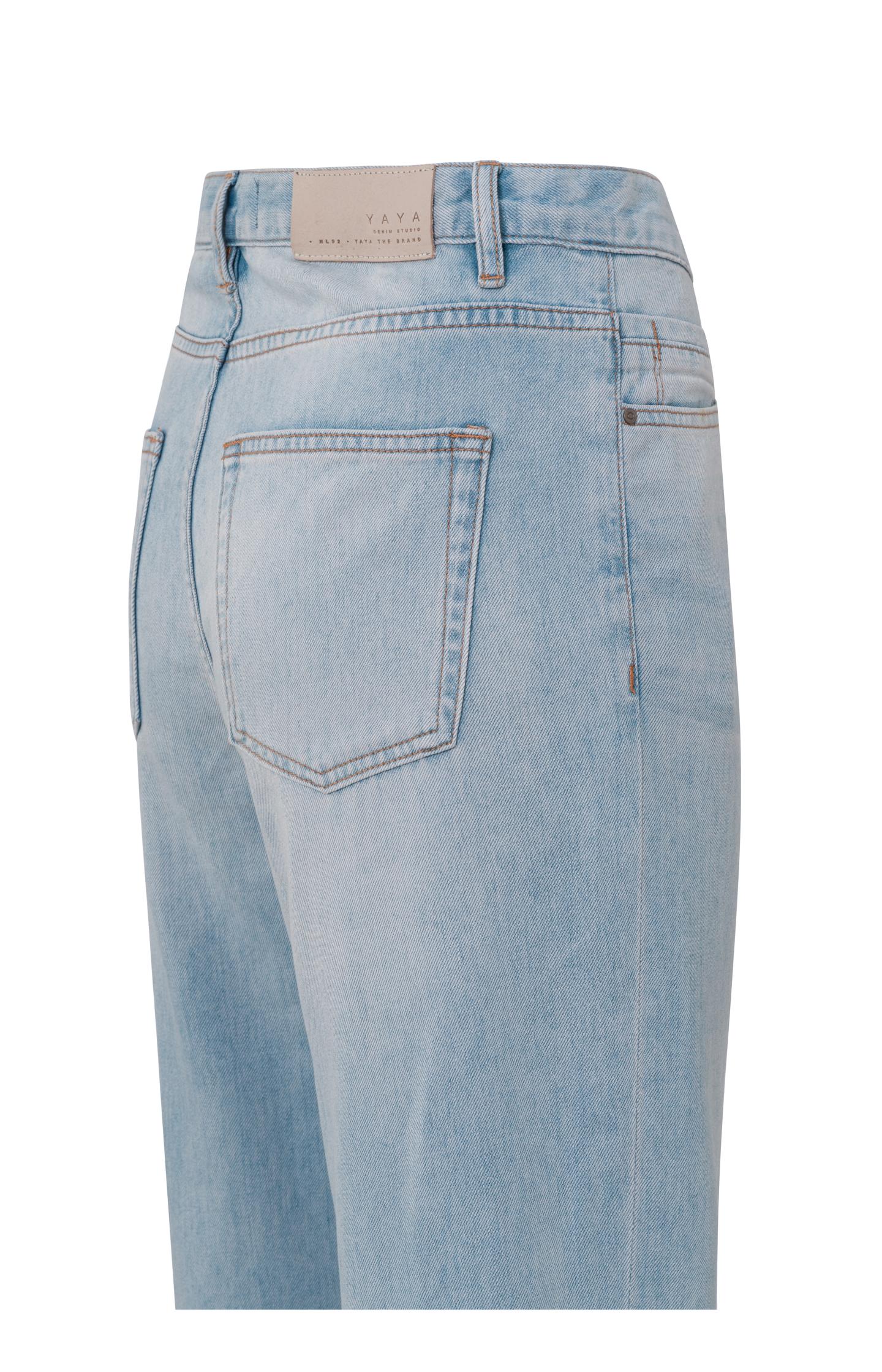 Wide leg denim with pockets and zip fly in loose fit