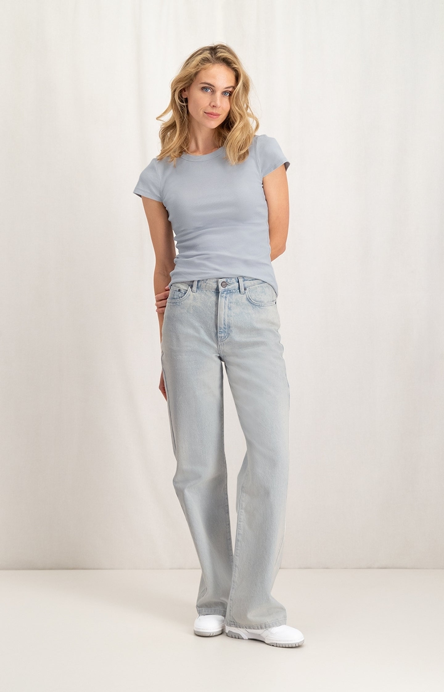 Wide leg denim with pockets, zip fly and washed effect