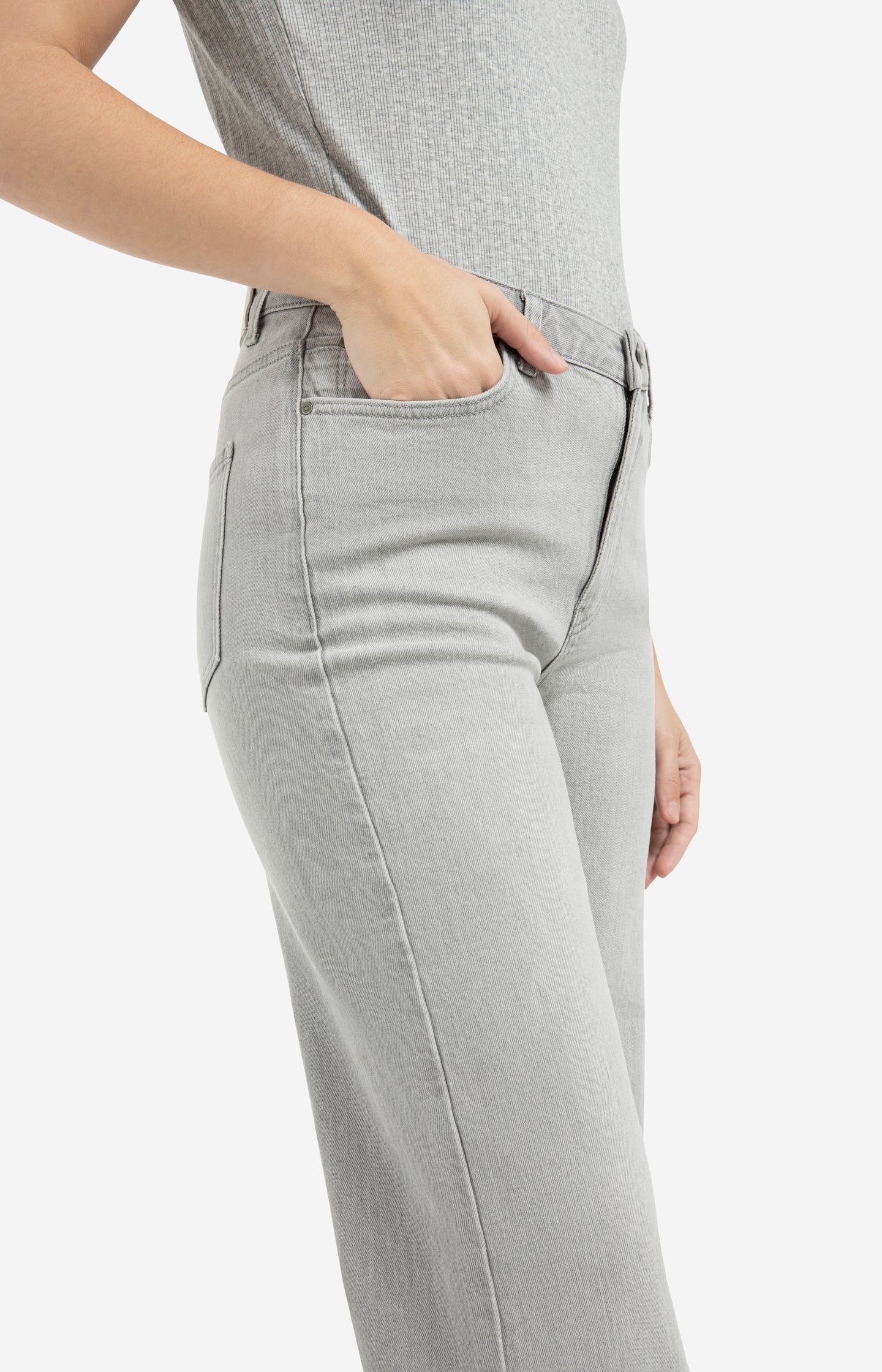 Wide-leg jeans with high waist (L32) - Type: lookbook