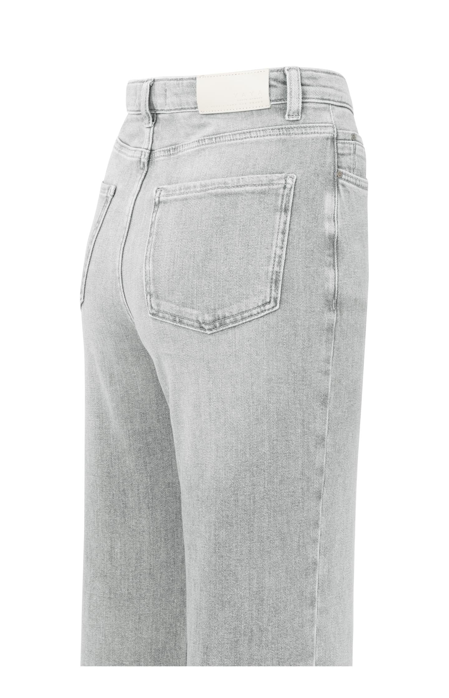 Wide-leg jeans with high waist (L32) - Type: lookbook